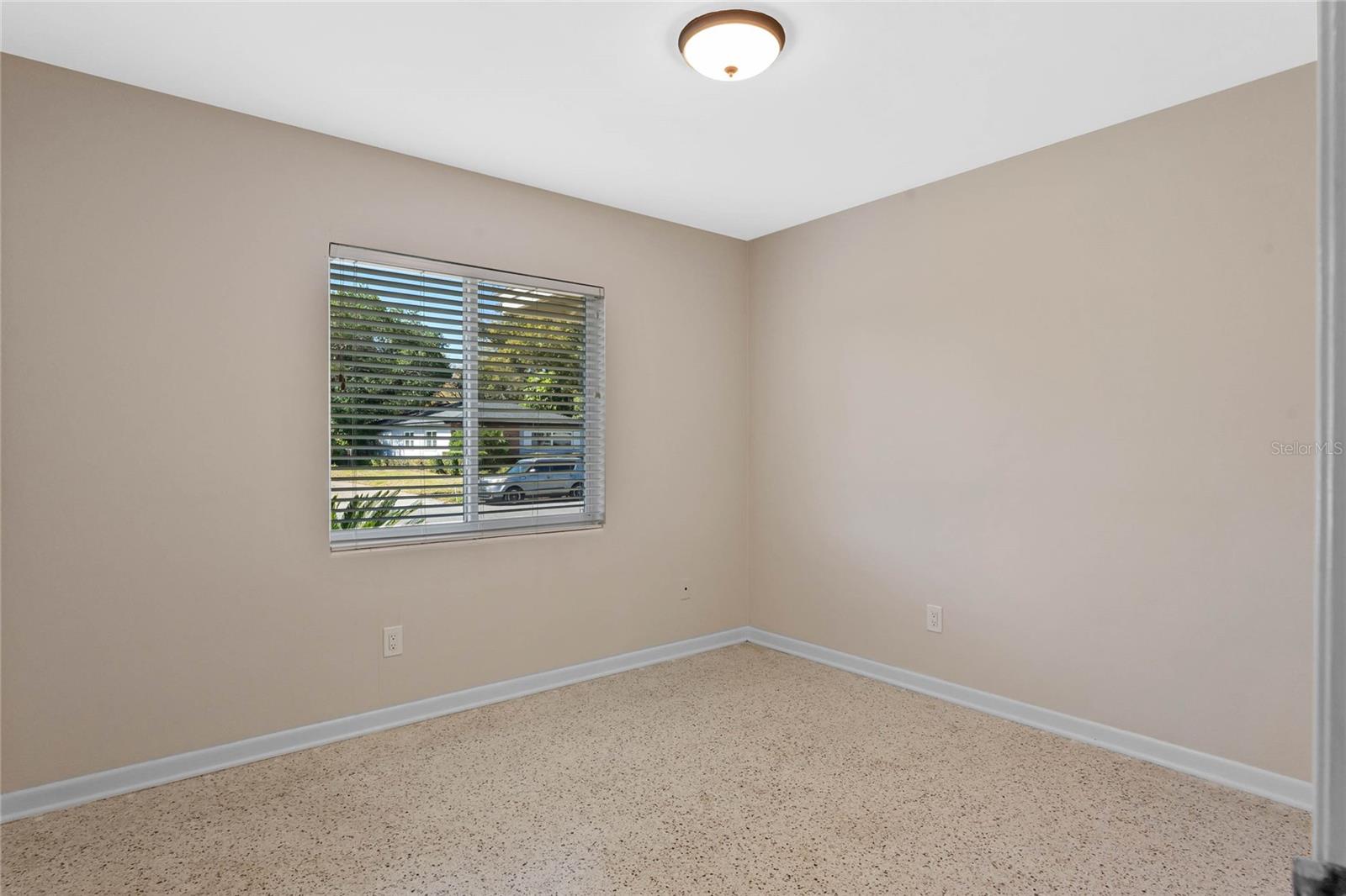 Image 13 of 38 For 623 Truesdell Avenue