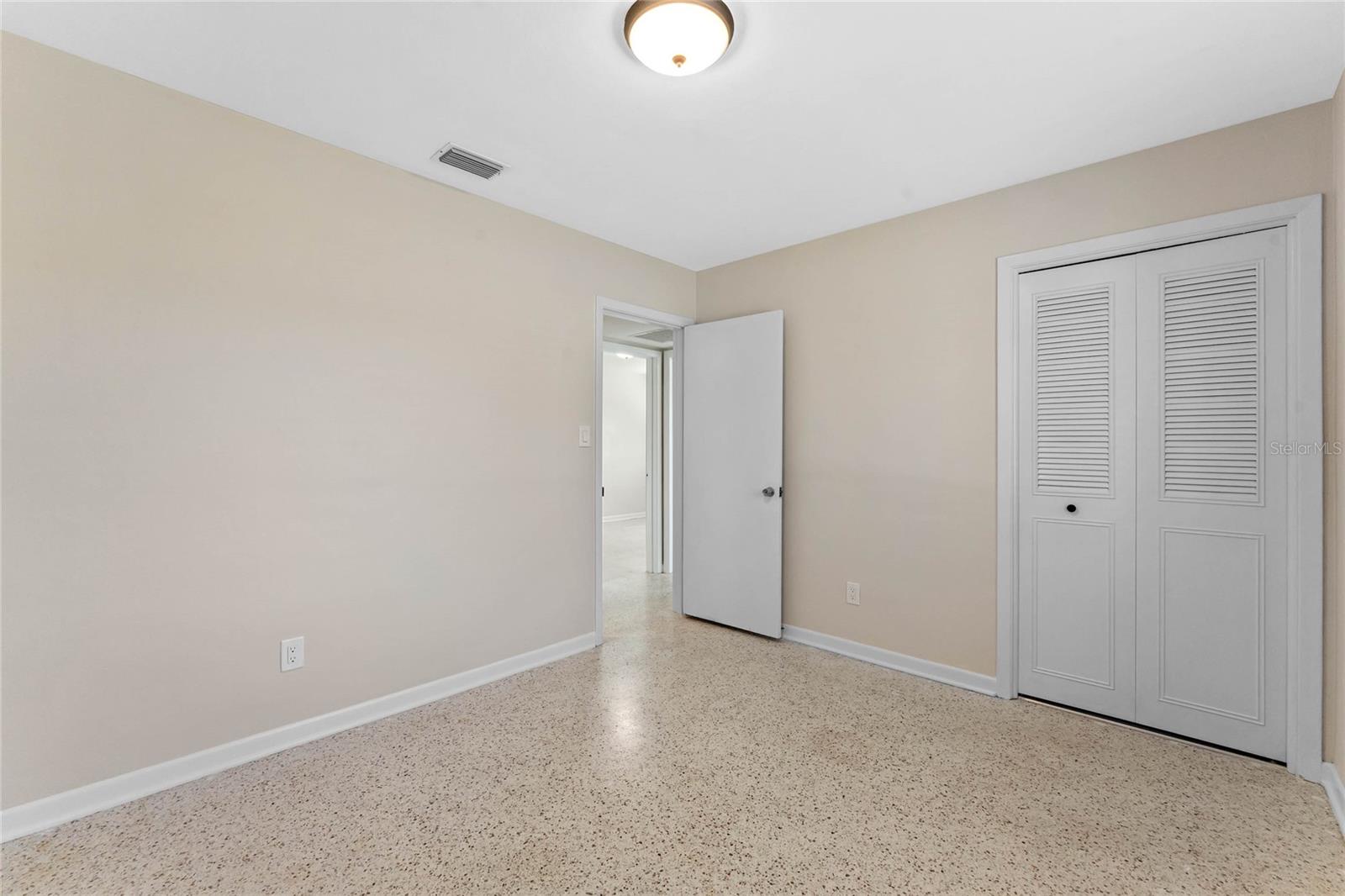 Image 14 of 38 For 623 Truesdell Avenue