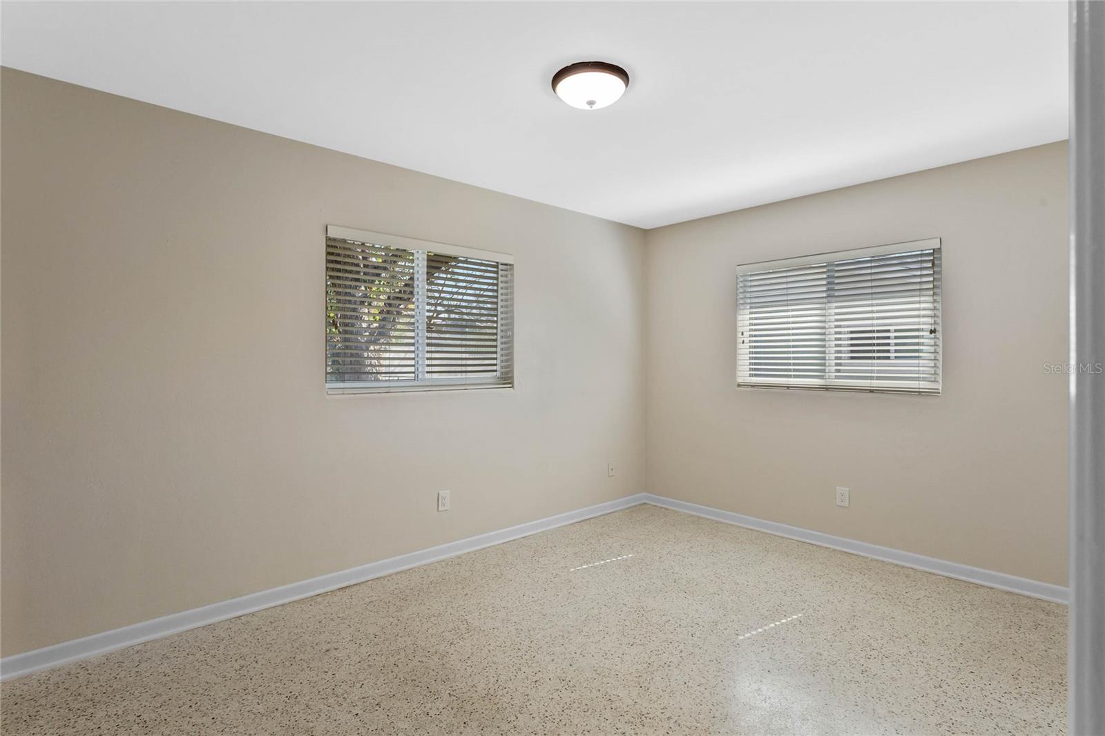 Image 16 of 38 For 623 Truesdell Avenue