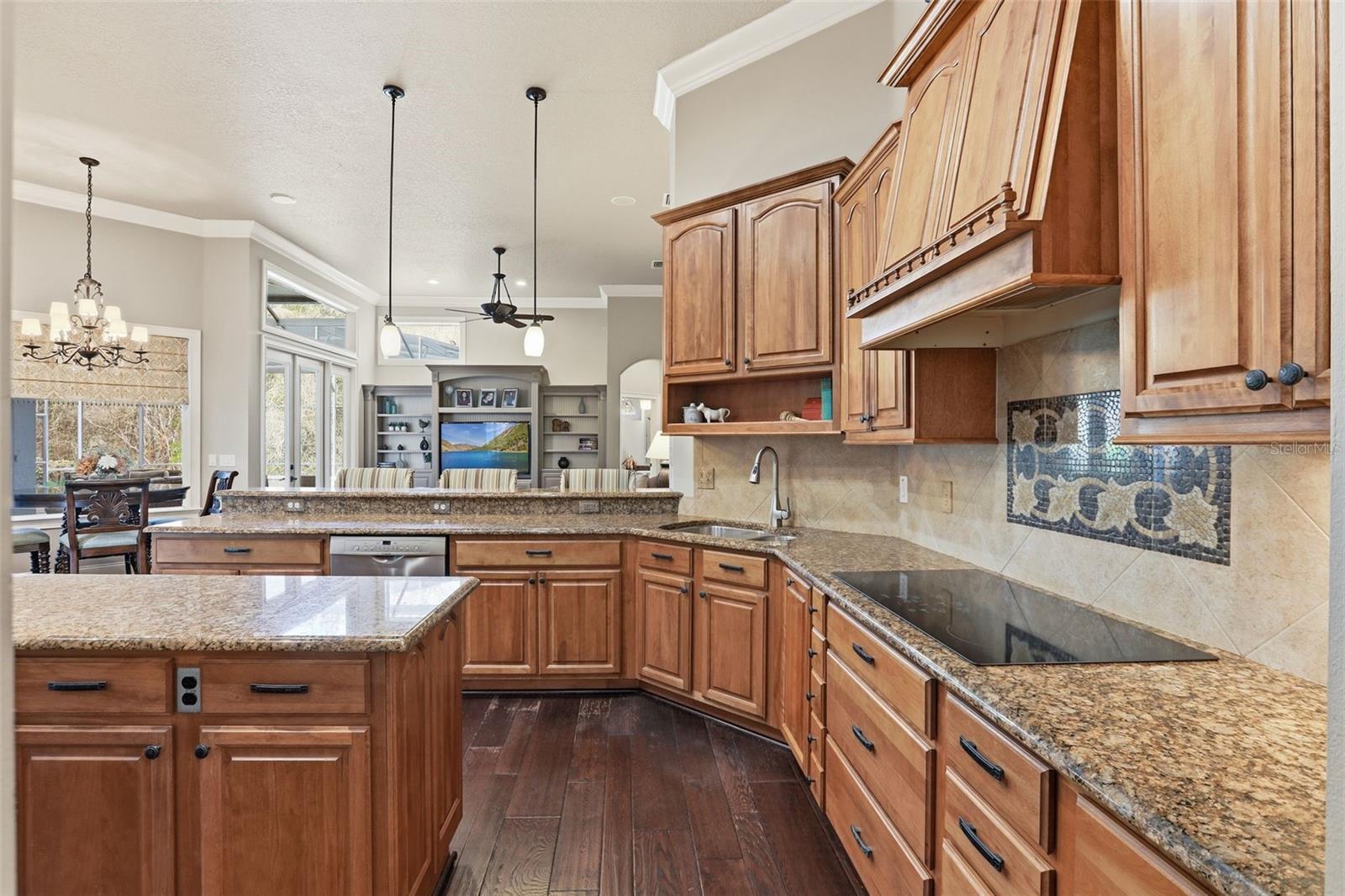 Image 14 of 49 For 408 Avondale Court