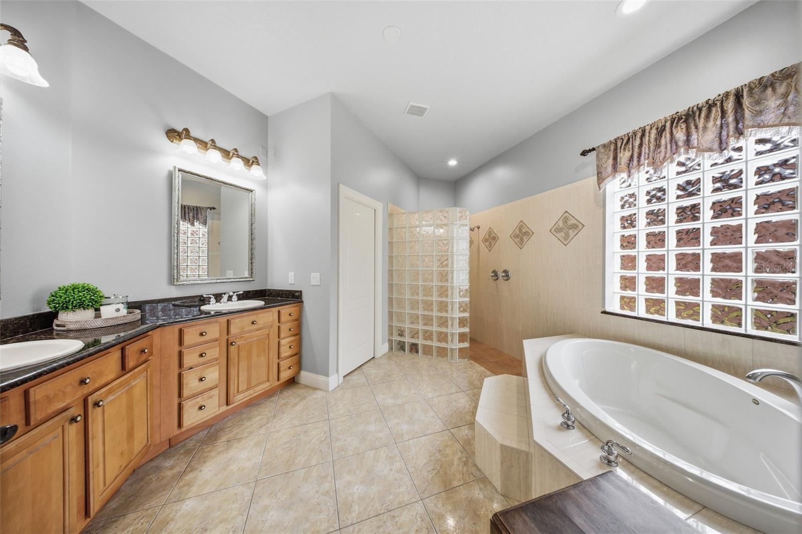 Image 25 of 49 For 408 Avondale Court