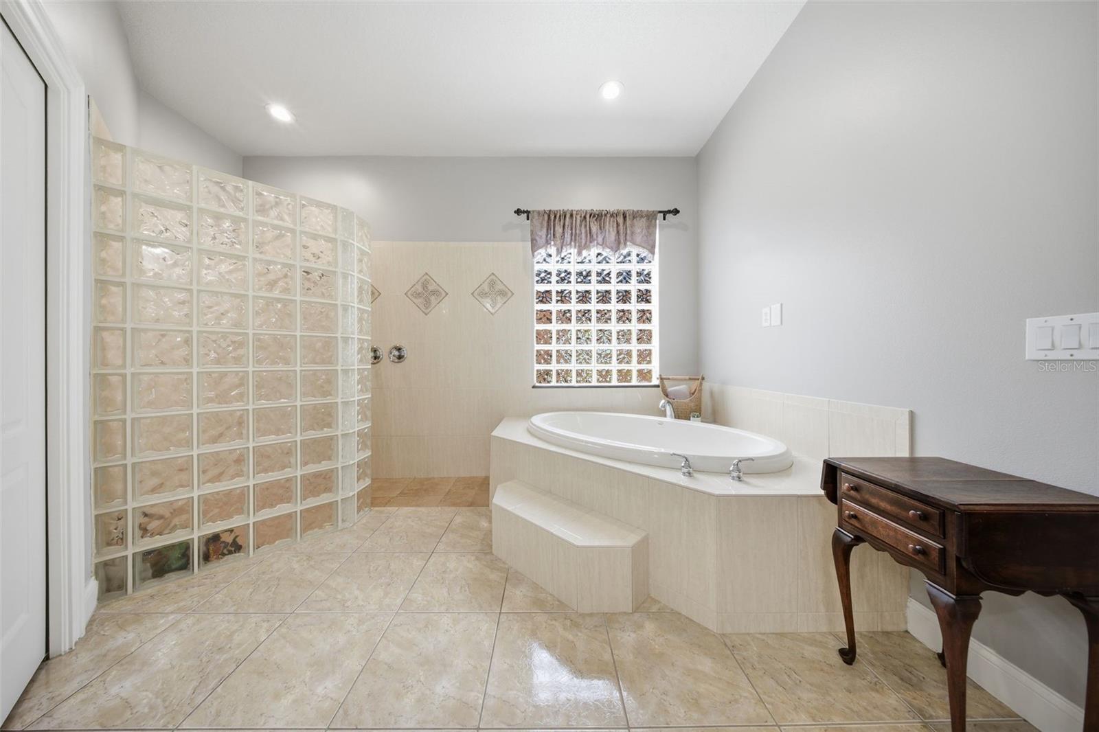 Image 27 of 49 For 408 Avondale Court