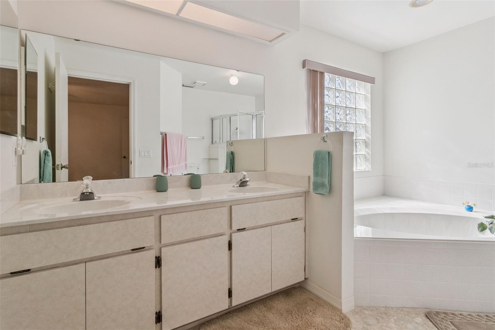 Image 18 of 40 For 26245 Newcombe Circle