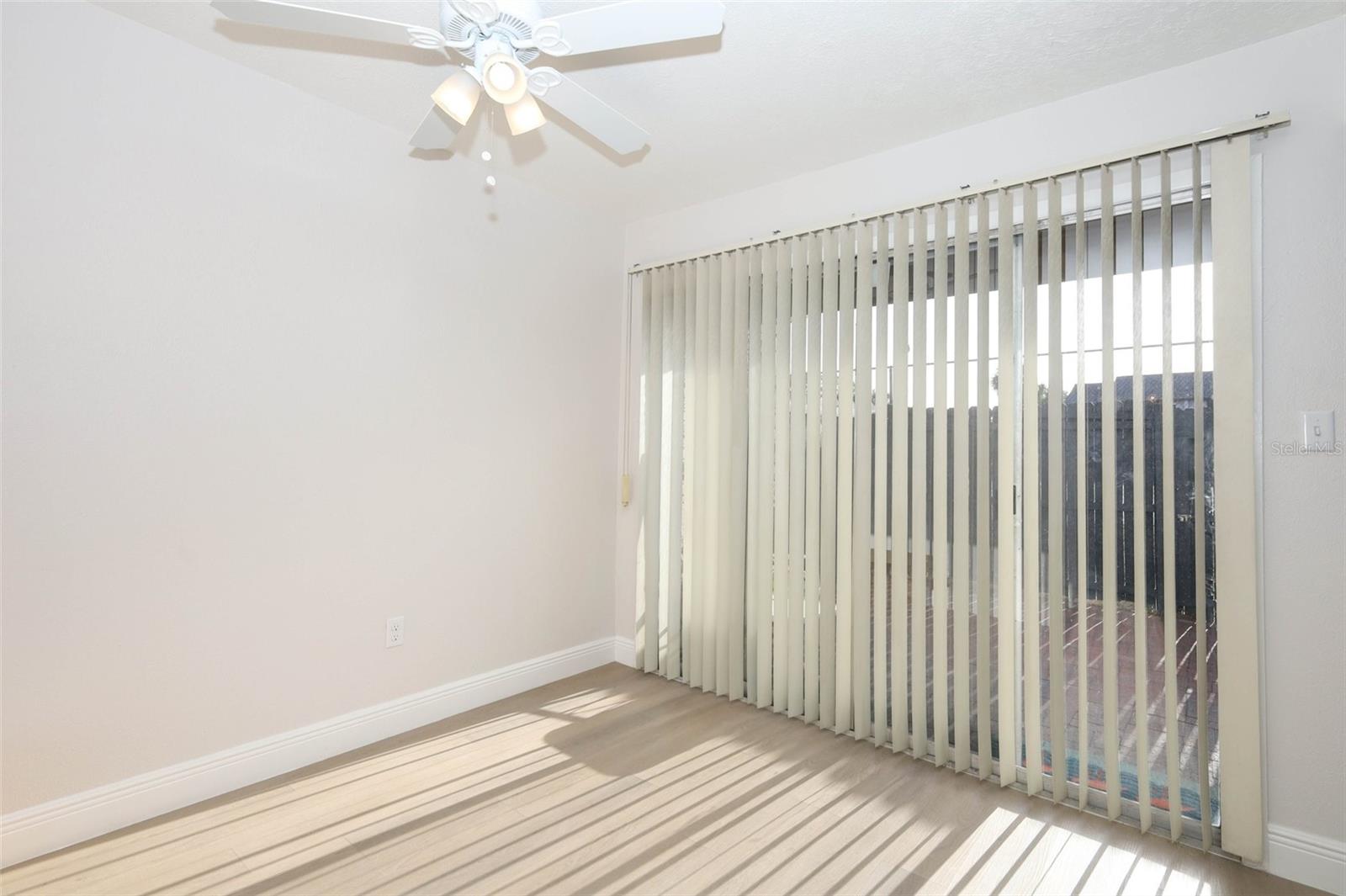 Listing photo id 8 for 4029 Henley Road 1705