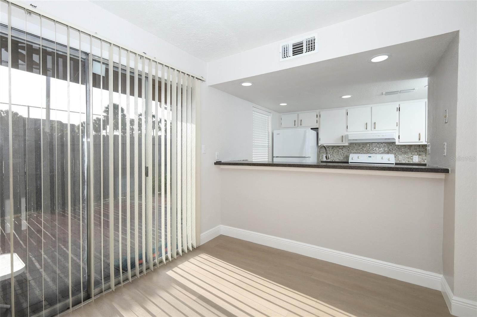Listing photo id 9 for 4029 Henley Road 1705