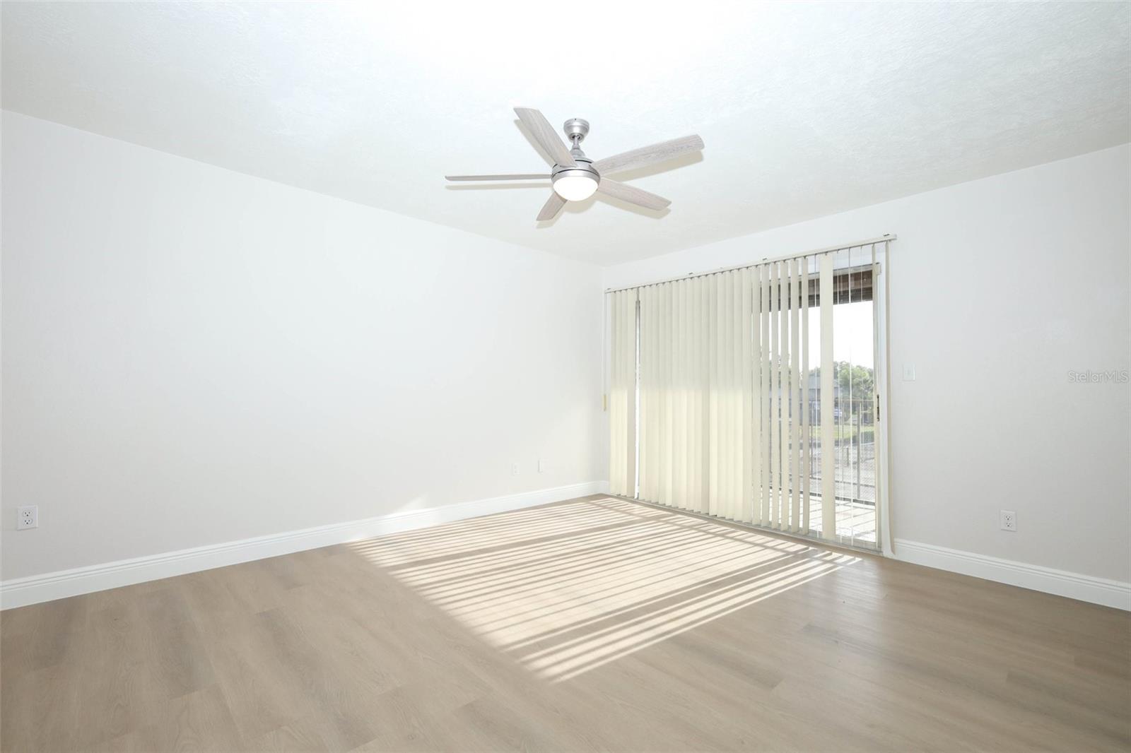 Listing photo id 17 for 4029 Henley Road 1705