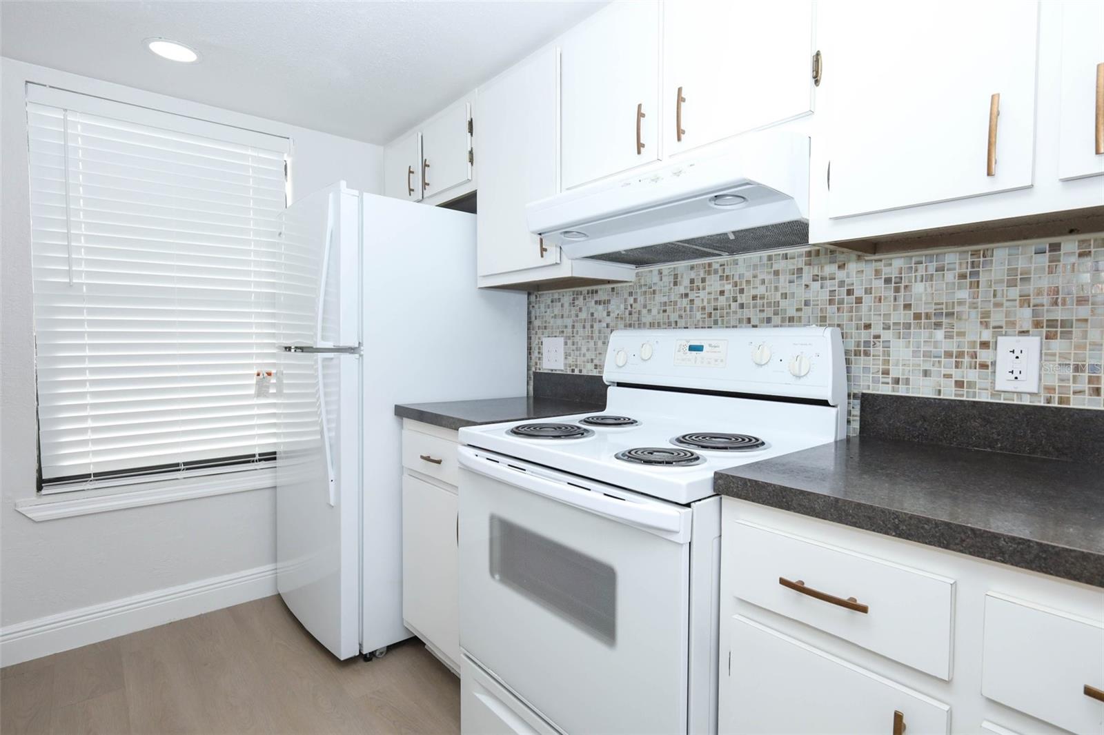 Listing photo id 0 for 4029 Henley Road 1705