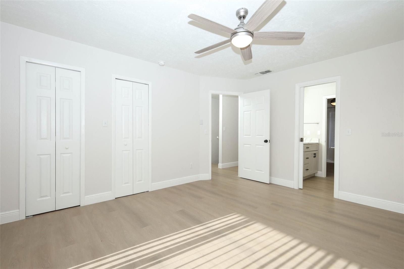 Listing photo id 19 for 4029 Henley Road 1705