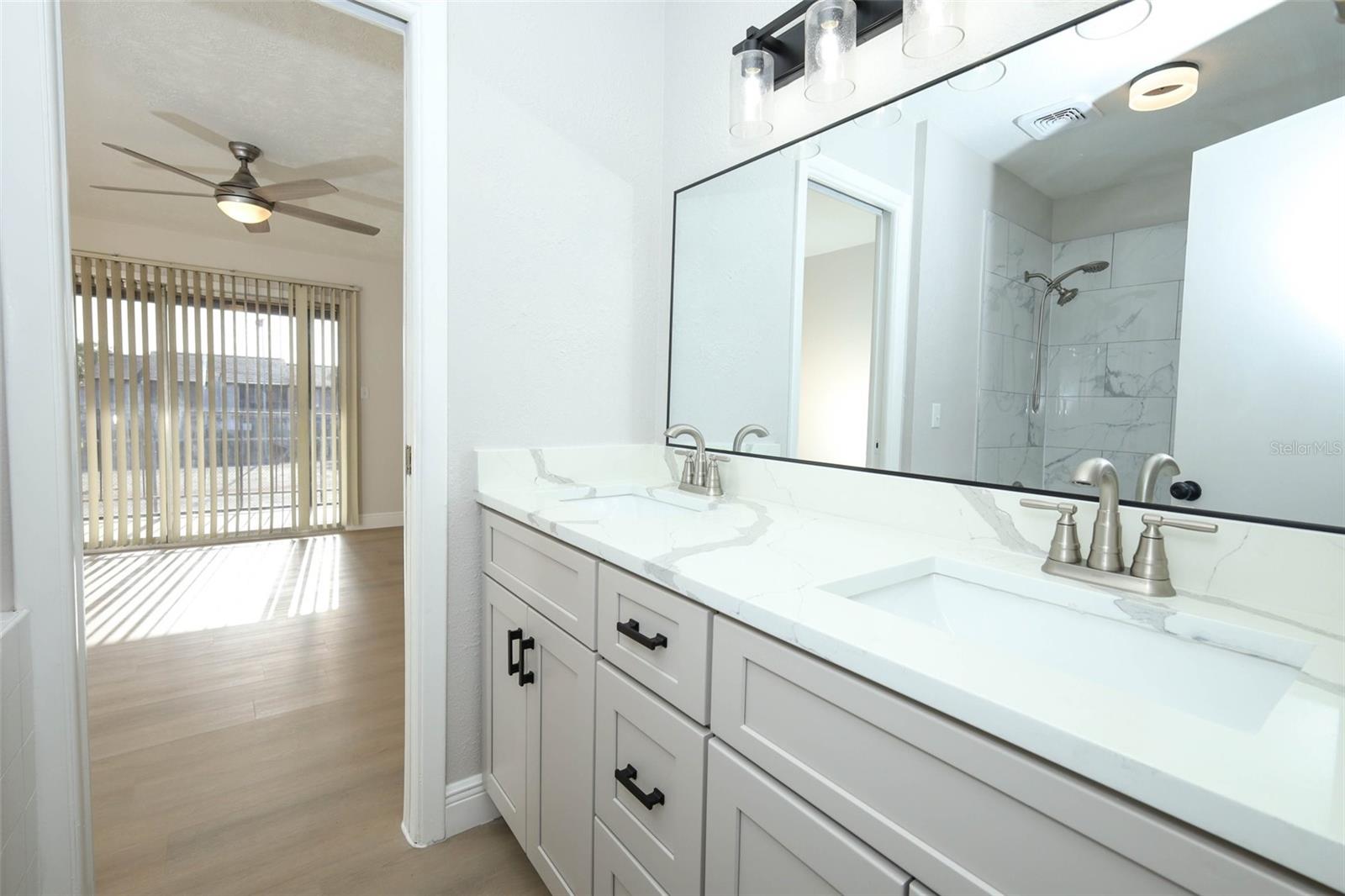 Listing photo id 20 for 4029 Henley Road 1705