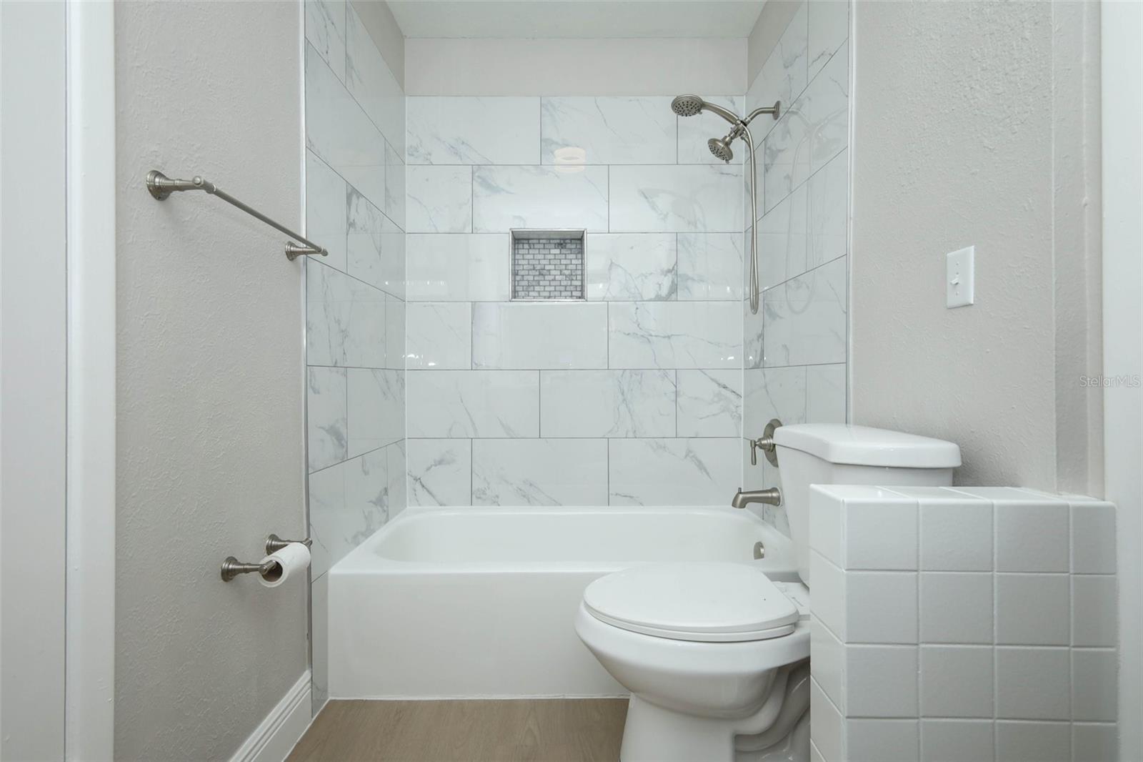 Listing photo id 22 for 4029 Henley Road 1705
