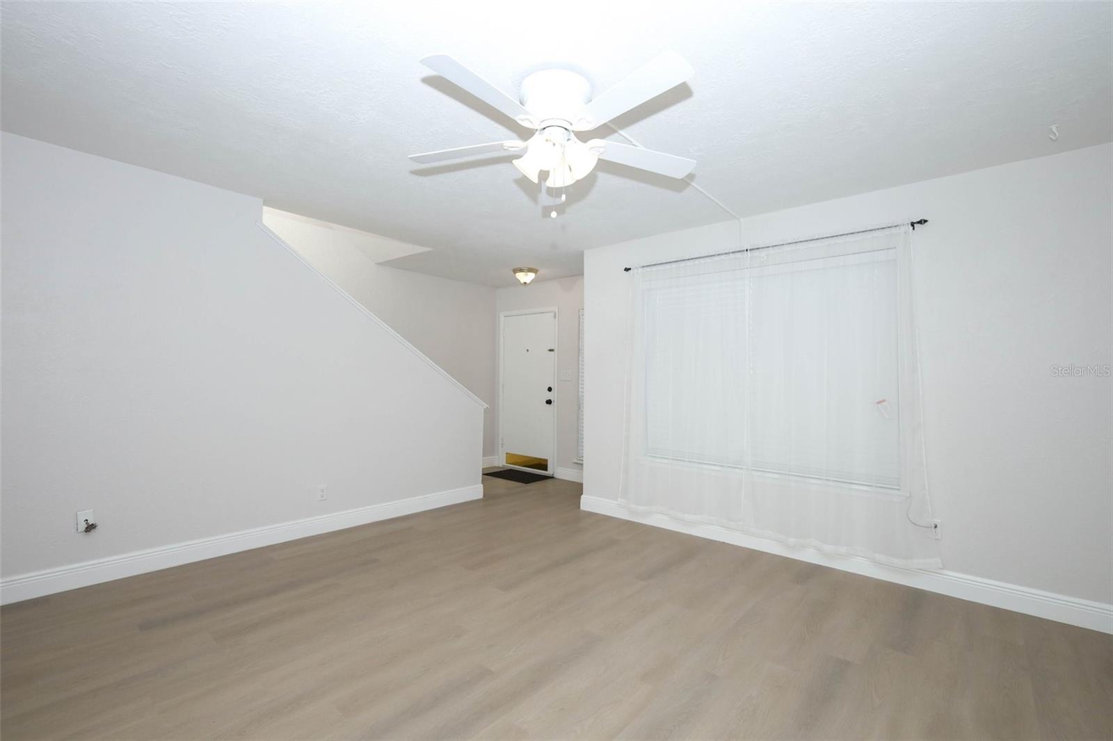 Listing photo id 4 for 4029 Henley Road 1705