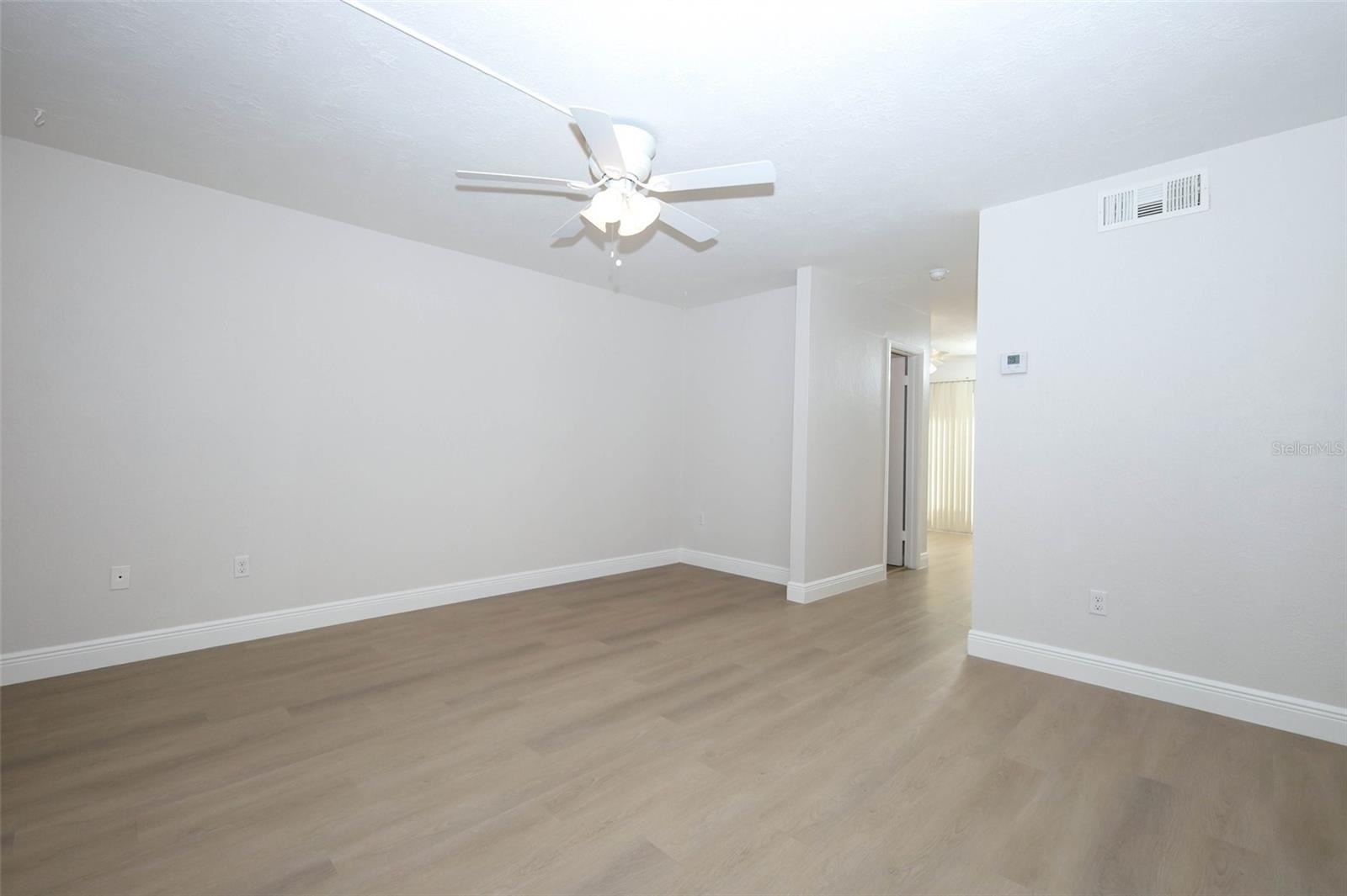 Listing photo id 6 for 4029 Henley Road 1705