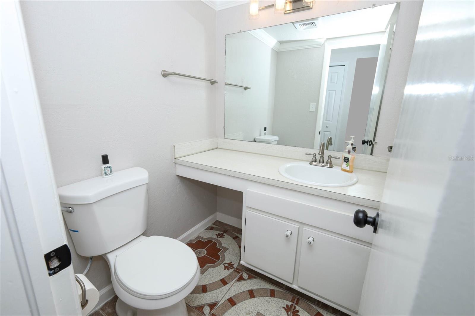 Listing photo id 7 for 4029 Henley Road 1705