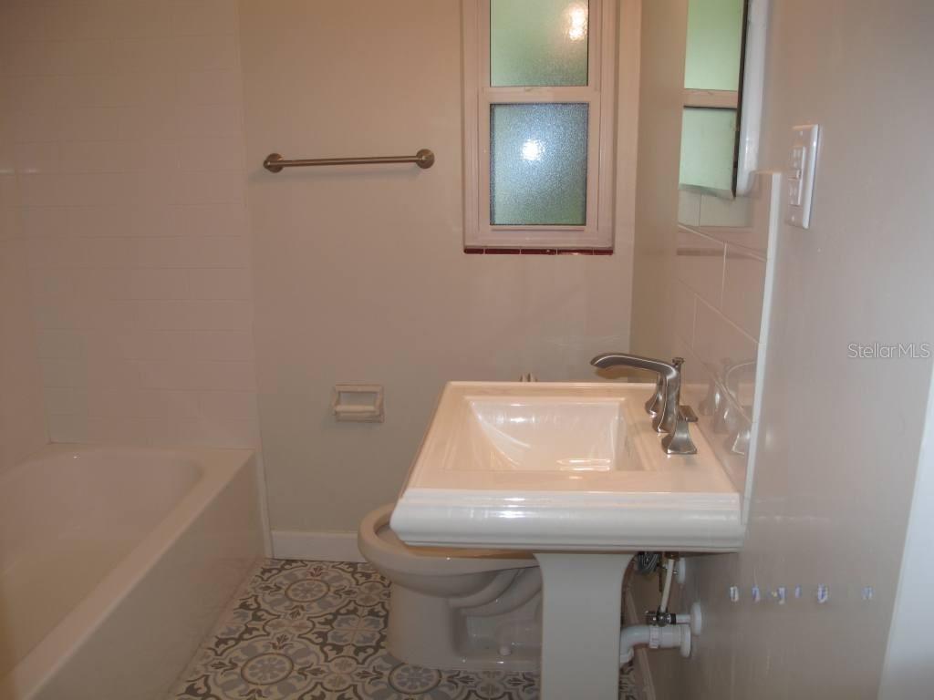 Image 6 of 9 For 1803 Pineview Circle