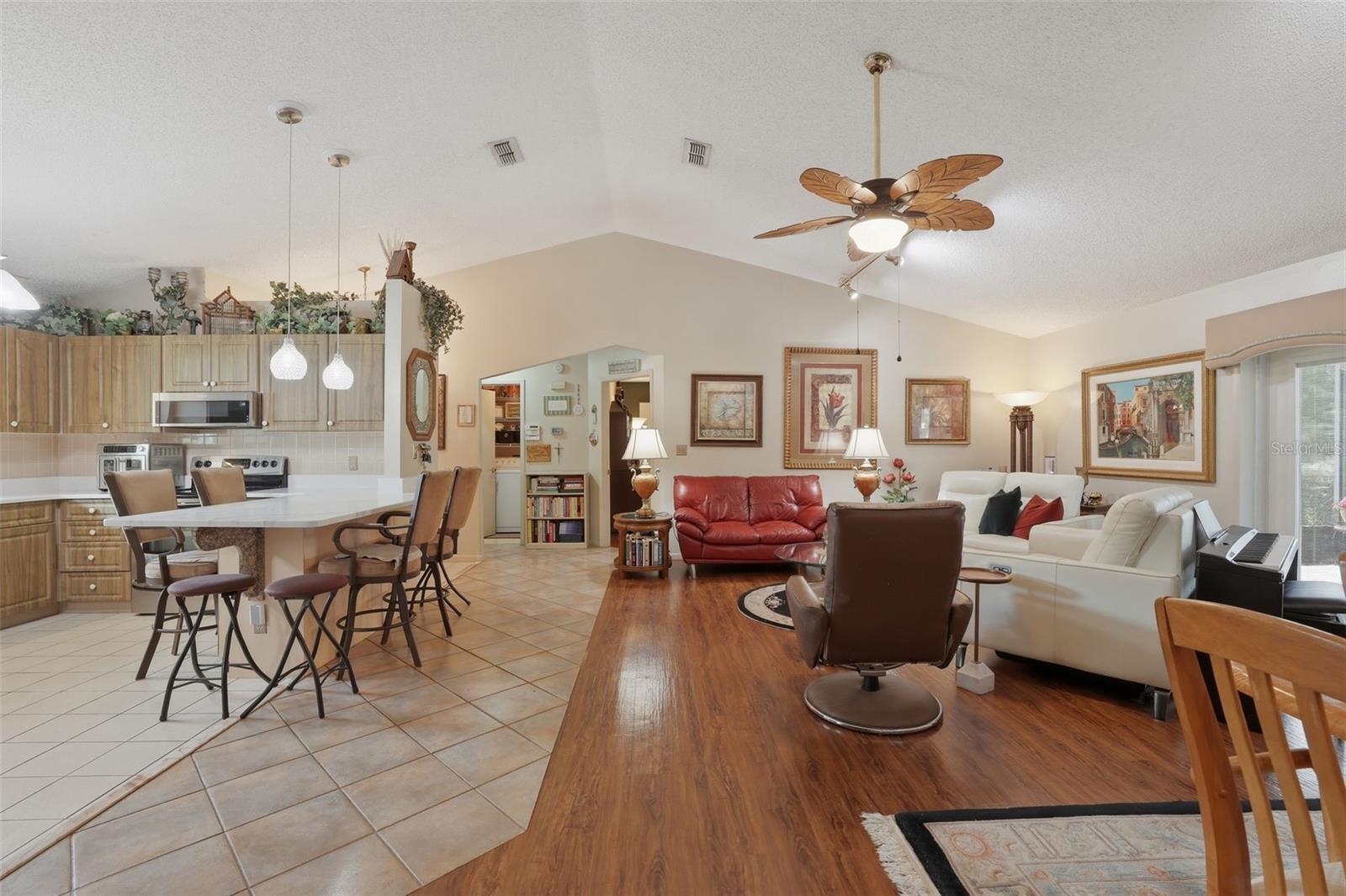 Listing photo id 11 for 2425 Hawk Griffin Road
