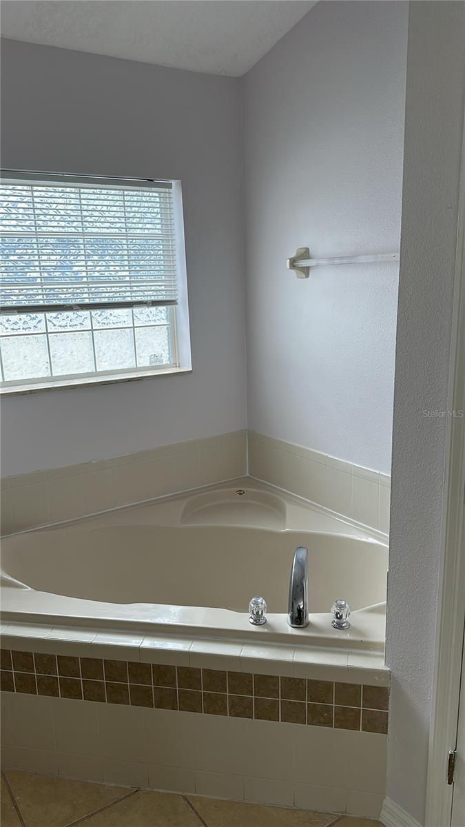 Image 9 of 13 For 534 Lake Sumner Drive