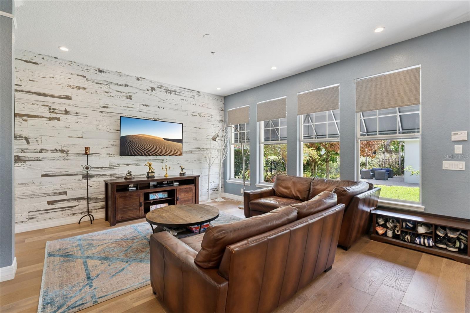 Image 11 of 75 For 925 Hanley Alley