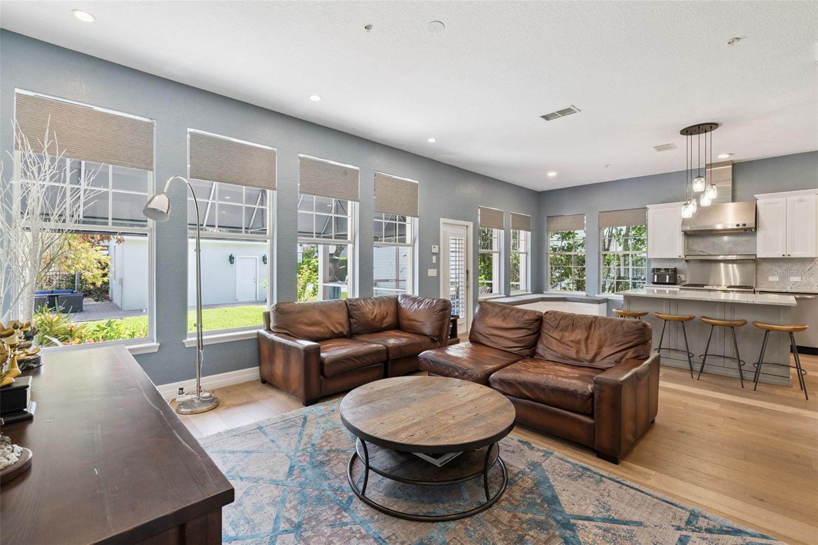 Image 13 of 75 For 925 Hanley Alley