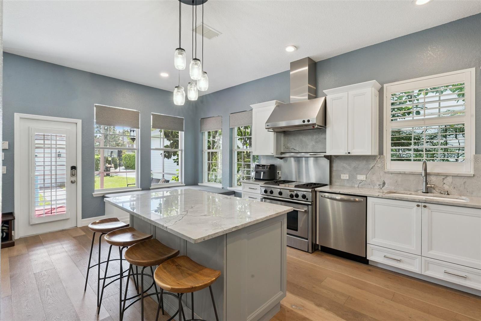 Image 16 of 75 For 925 Hanley Alley