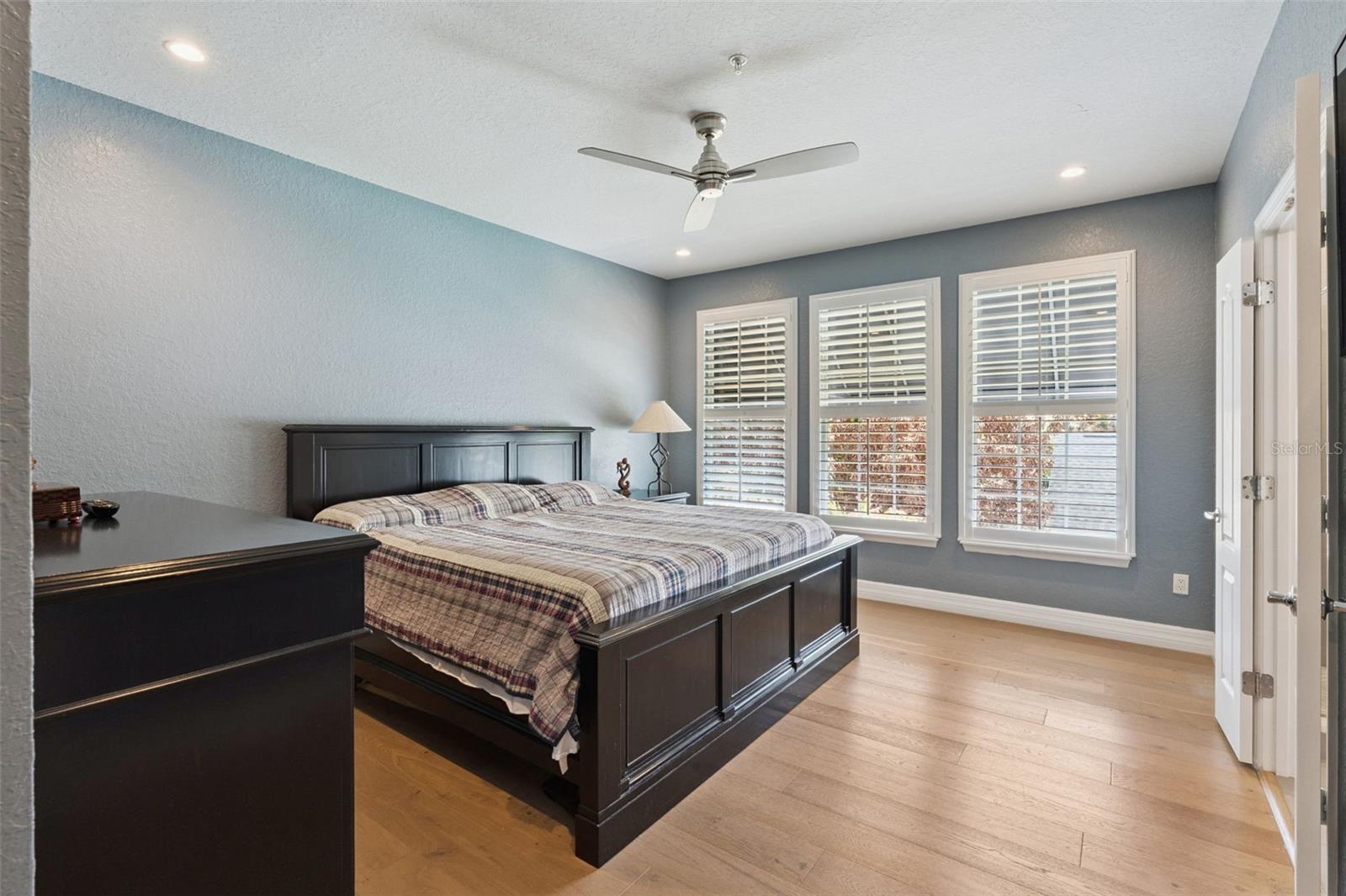 Image 20 of 75 For 925 Hanley Alley