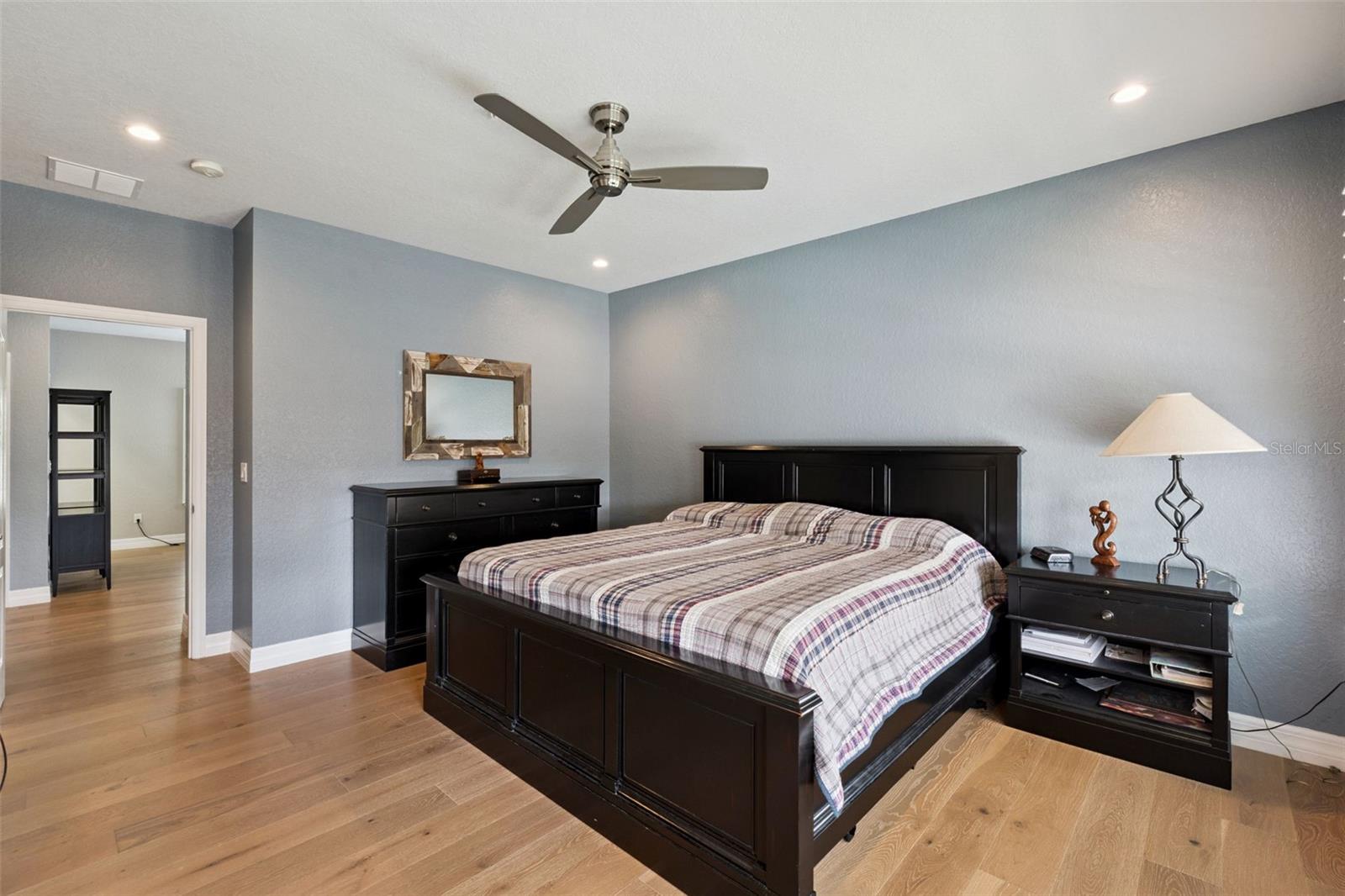 Image 21 of 75 For 925 Hanley Alley