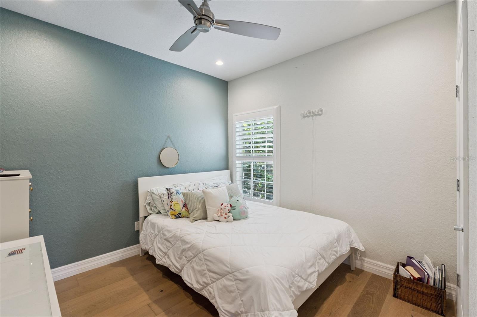 Image 23 of 75 For 925 Hanley Alley