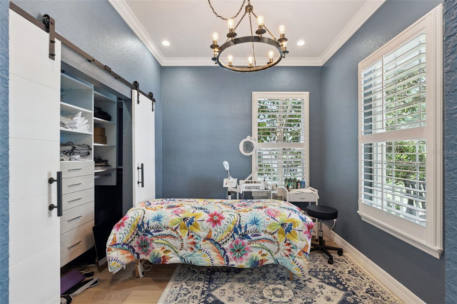 Image 25 of 75 For 925 Hanley Alley