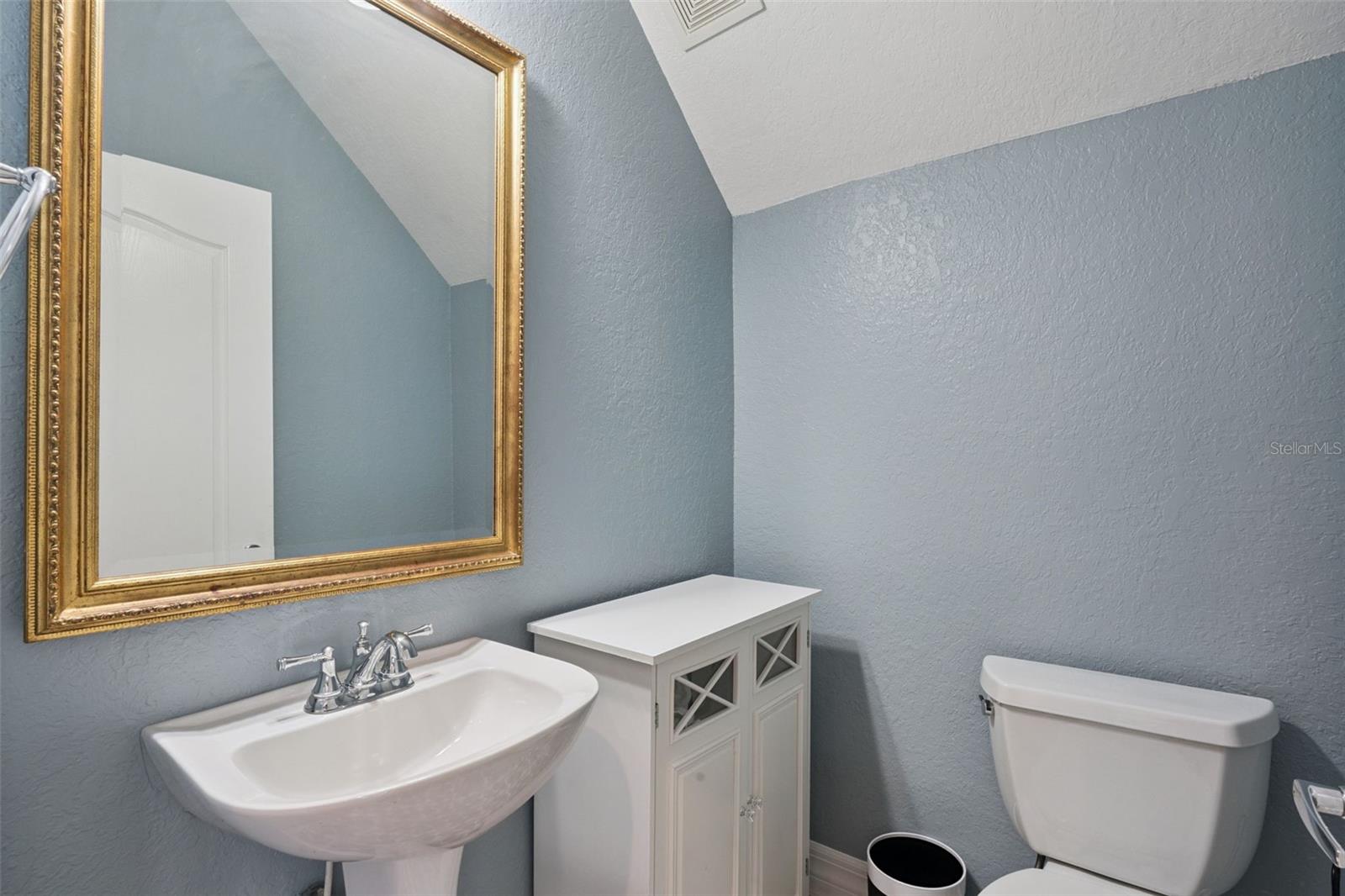 Image 29 of 75 For 925 Hanley Alley