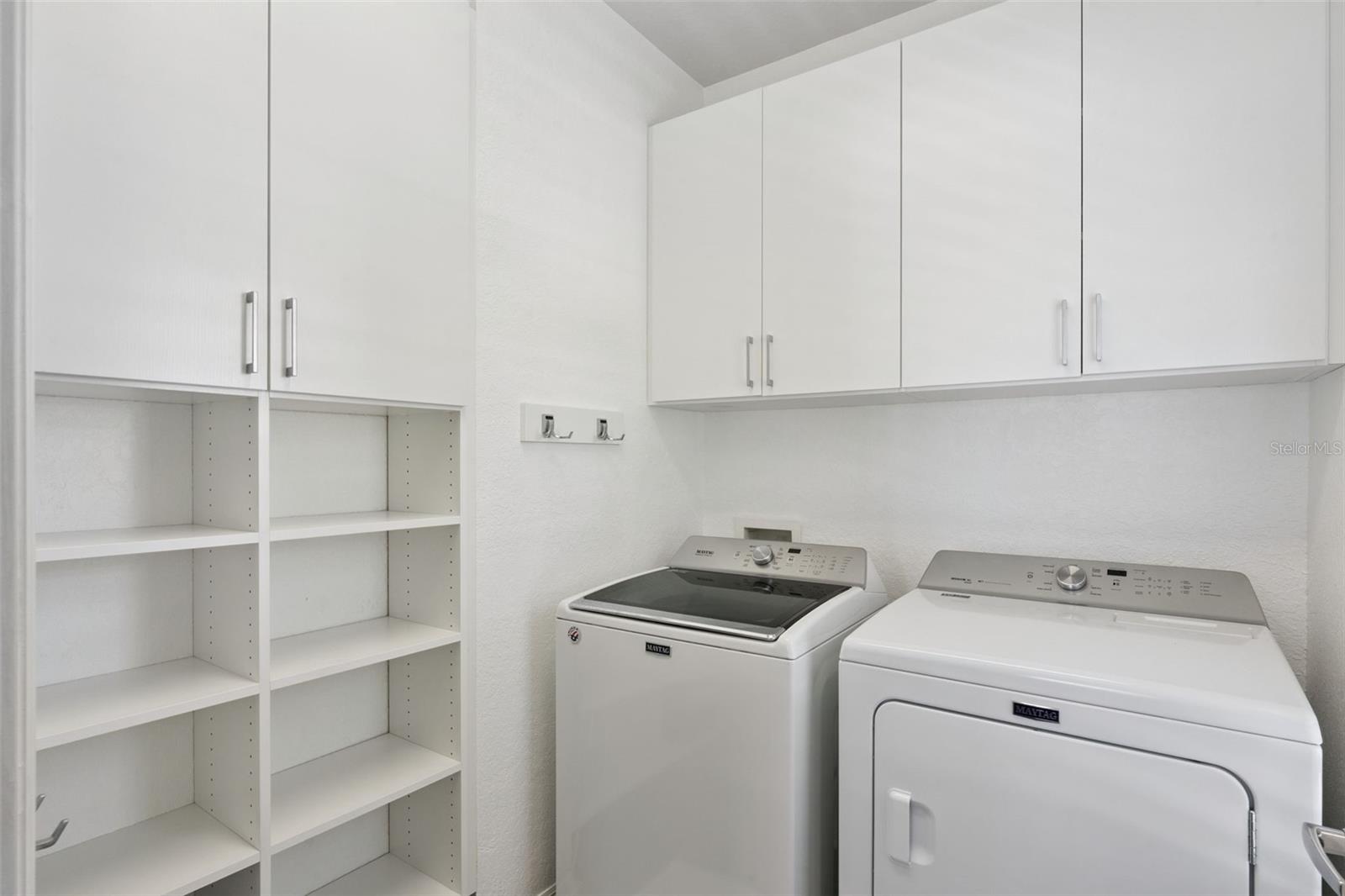 Image 30 of 75 For 925 Hanley Alley