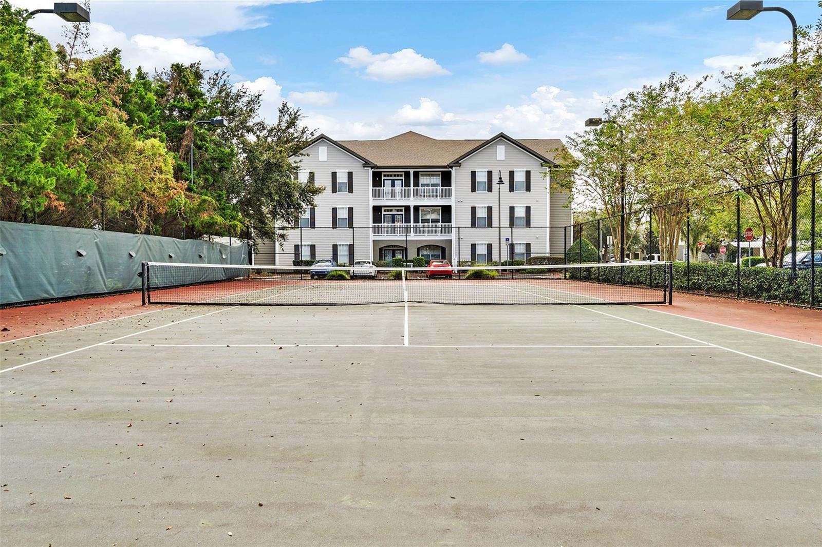 Image 56 of 75 For 925 Hanley Alley