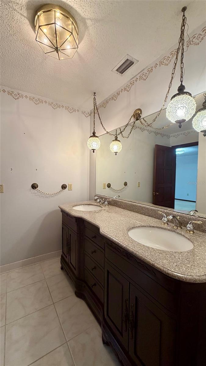 Image 13 of 45 For 104 Lamplighter Road