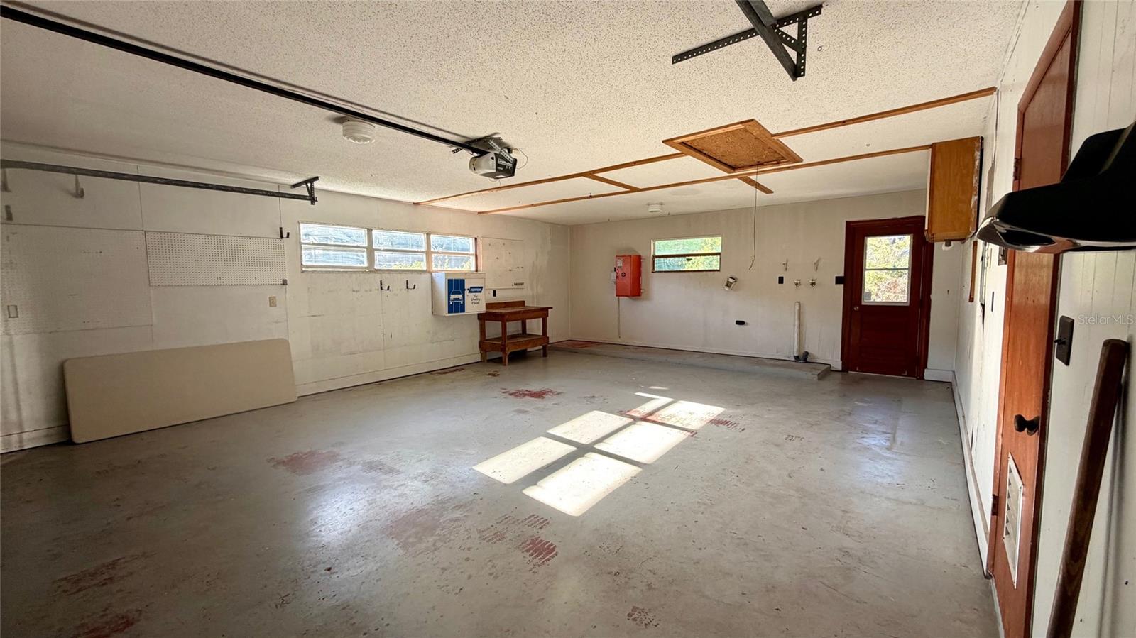 Image 2 of 45 For 104 Lamplighter Road