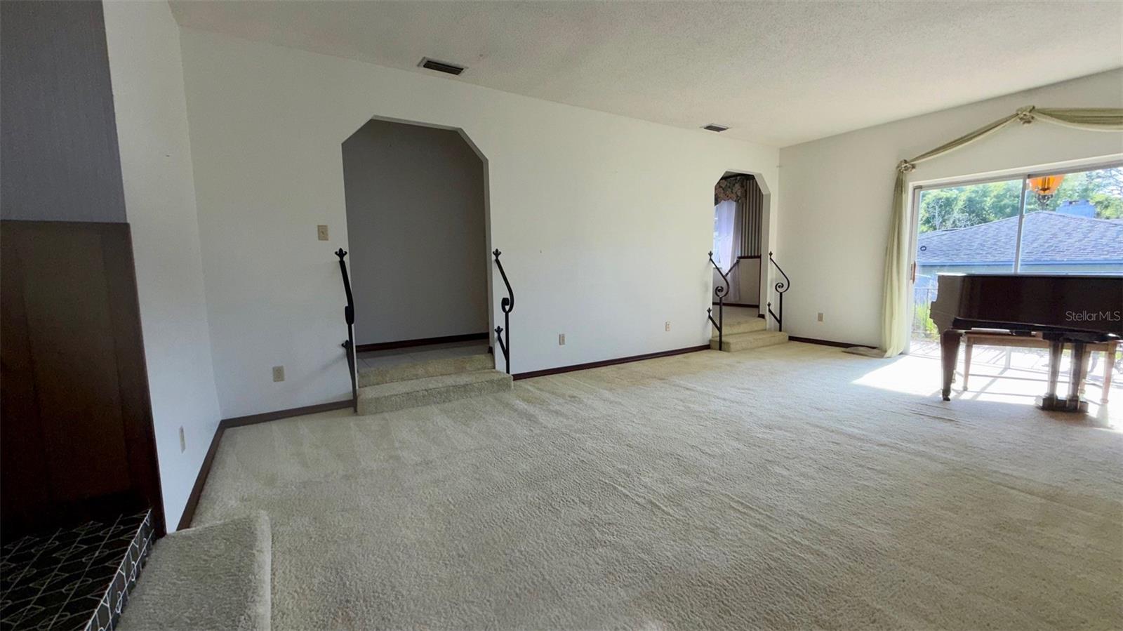 Image 32 of 45 For 104 Lamplighter Road