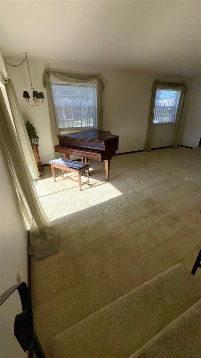 Image 34 of 45 For 104 Lamplighter Road