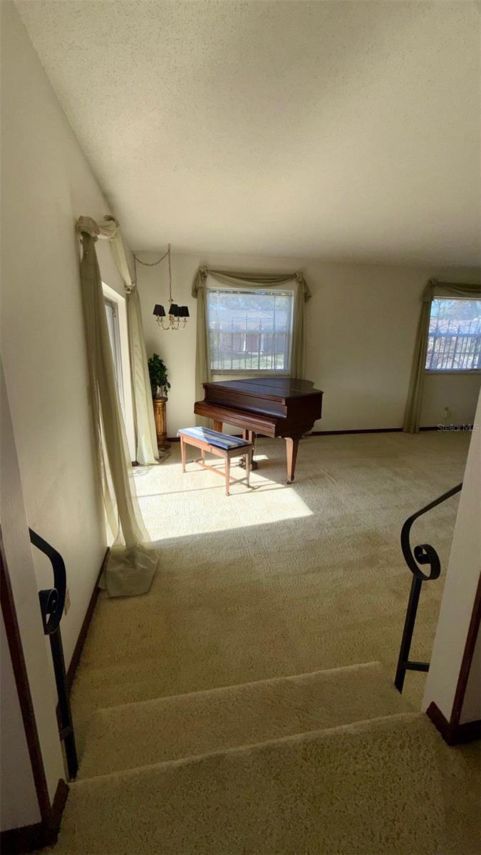 Image 35 of 45 For 104 Lamplighter Road