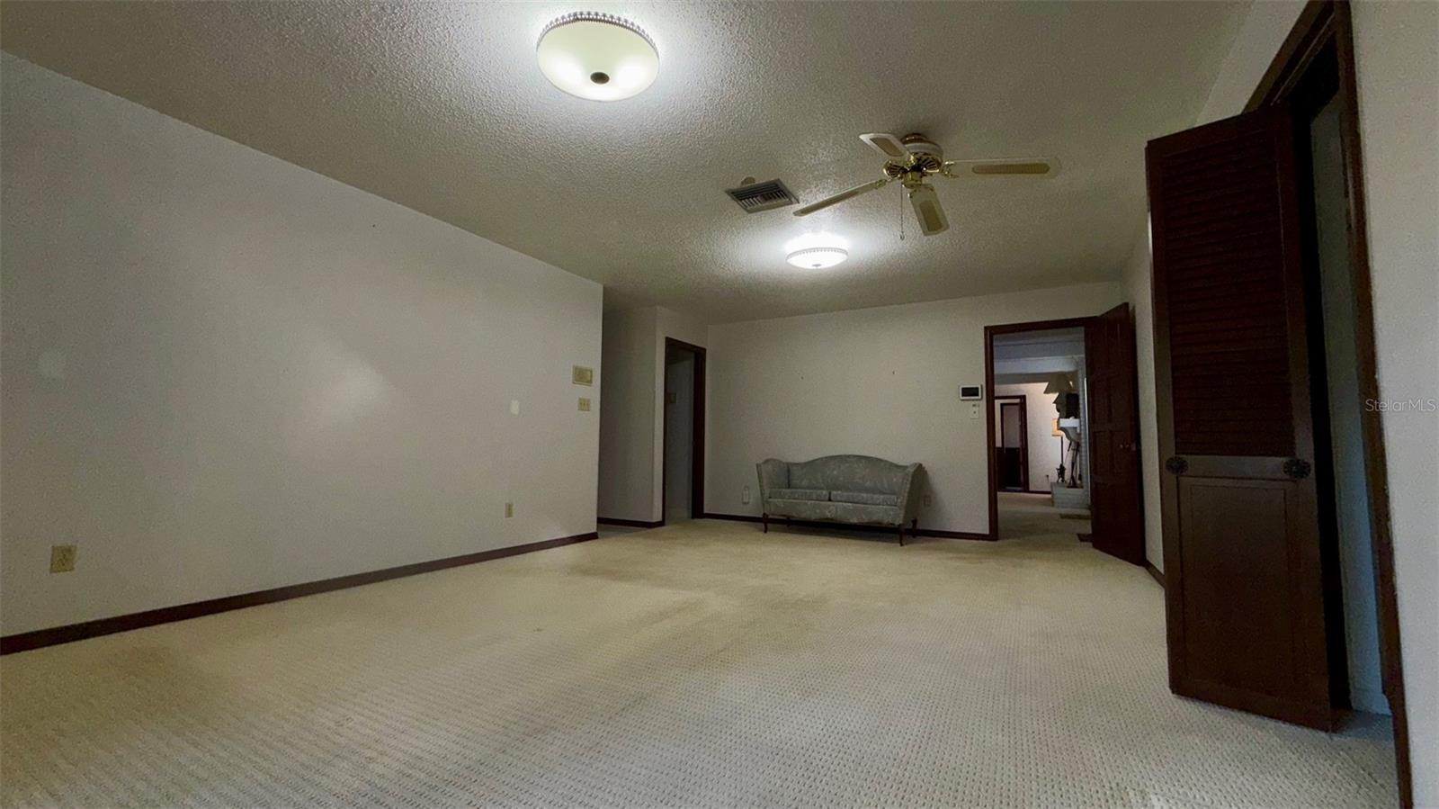 Image 39 of 45 For 104 Lamplighter Road