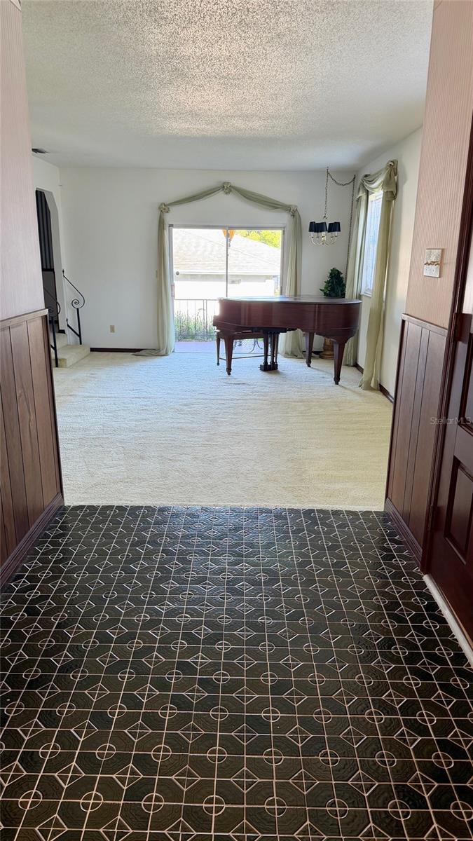 Image 7 of 45 For 104 Lamplighter Road