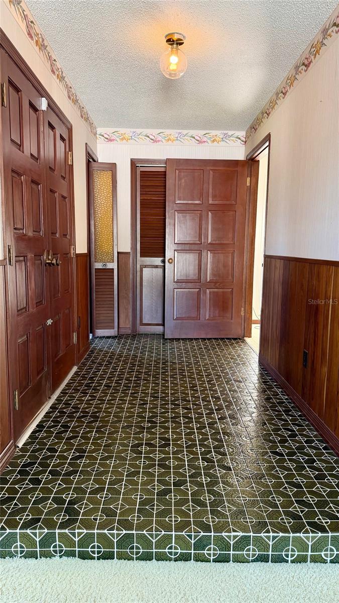 Image 8 of 45 For 104 Lamplighter Road