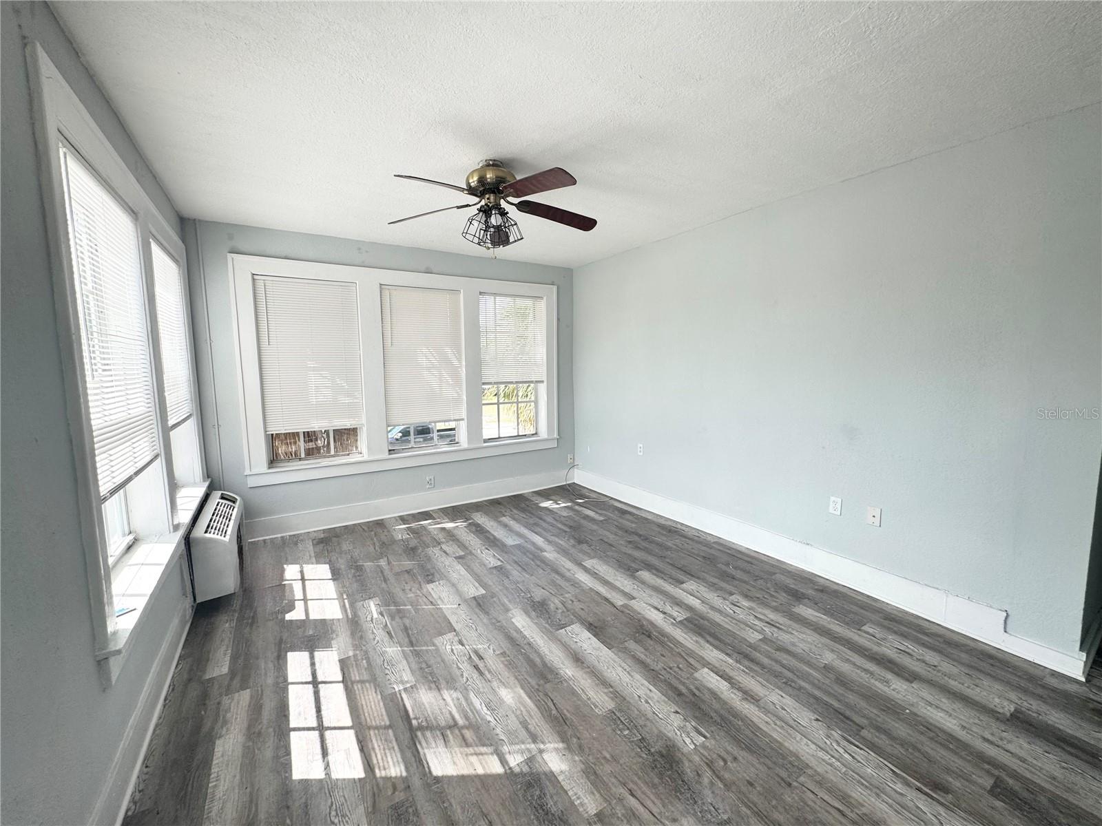 Image 5 of 9 For 704 Cordova Drive 4