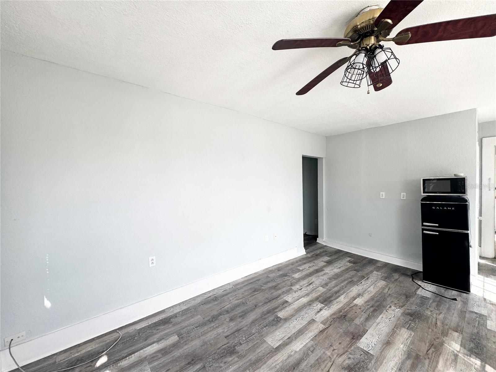 Image 6 of 9 For 704 Cordova Drive 4