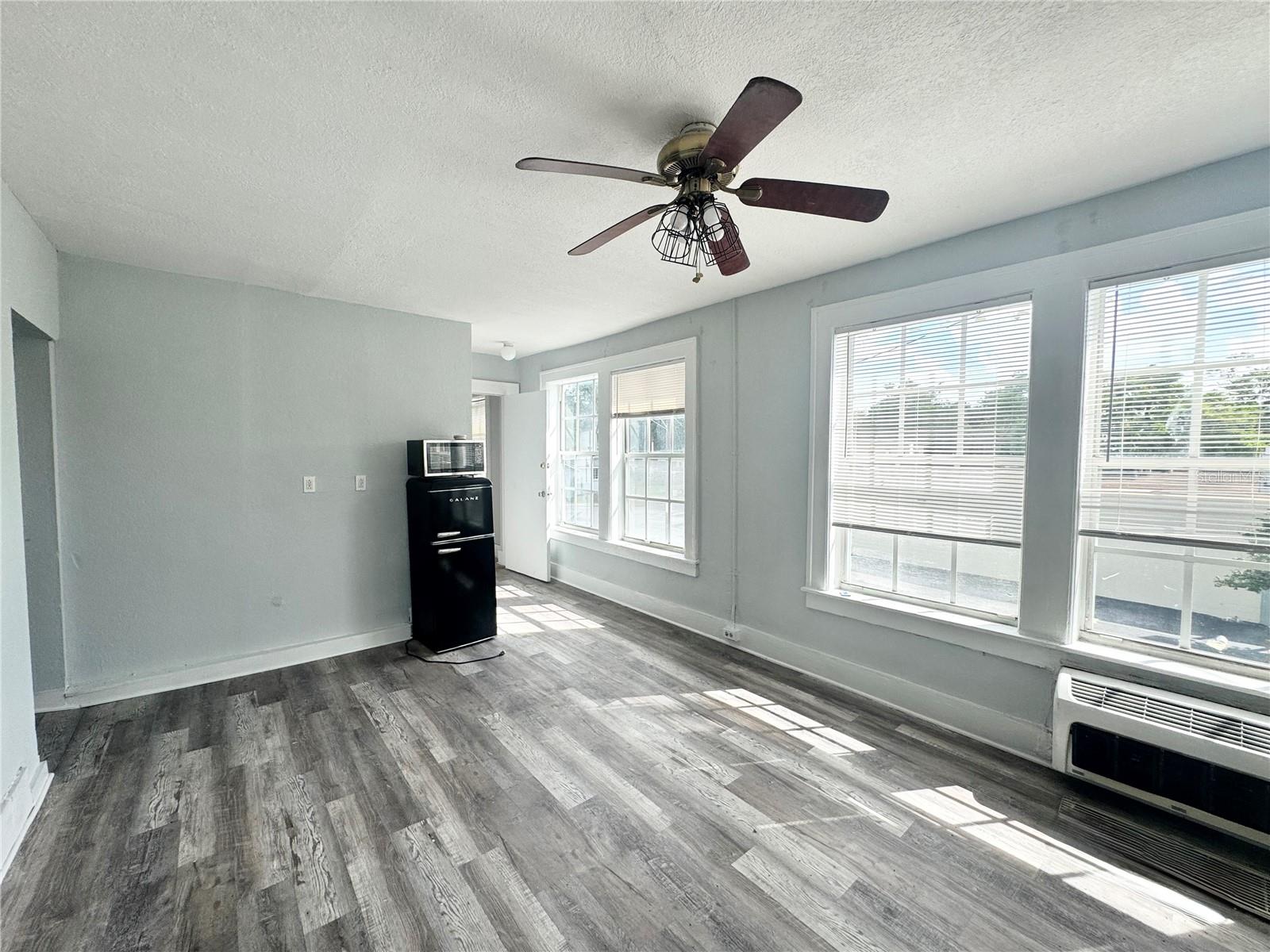 Image 7 of 9 For 704 Cordova Drive 4