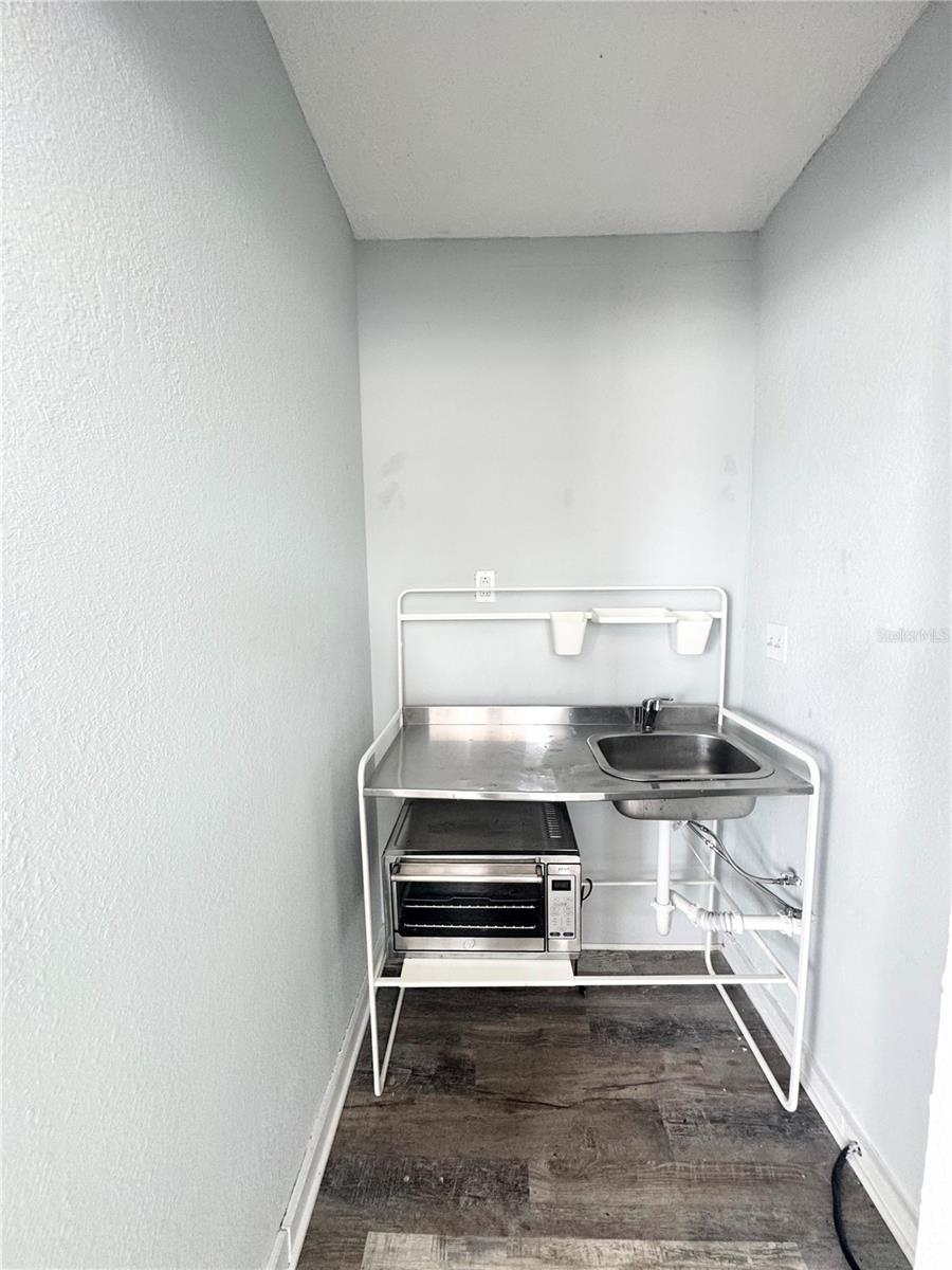 Image 8 of 9 For 704 Cordova Drive 4