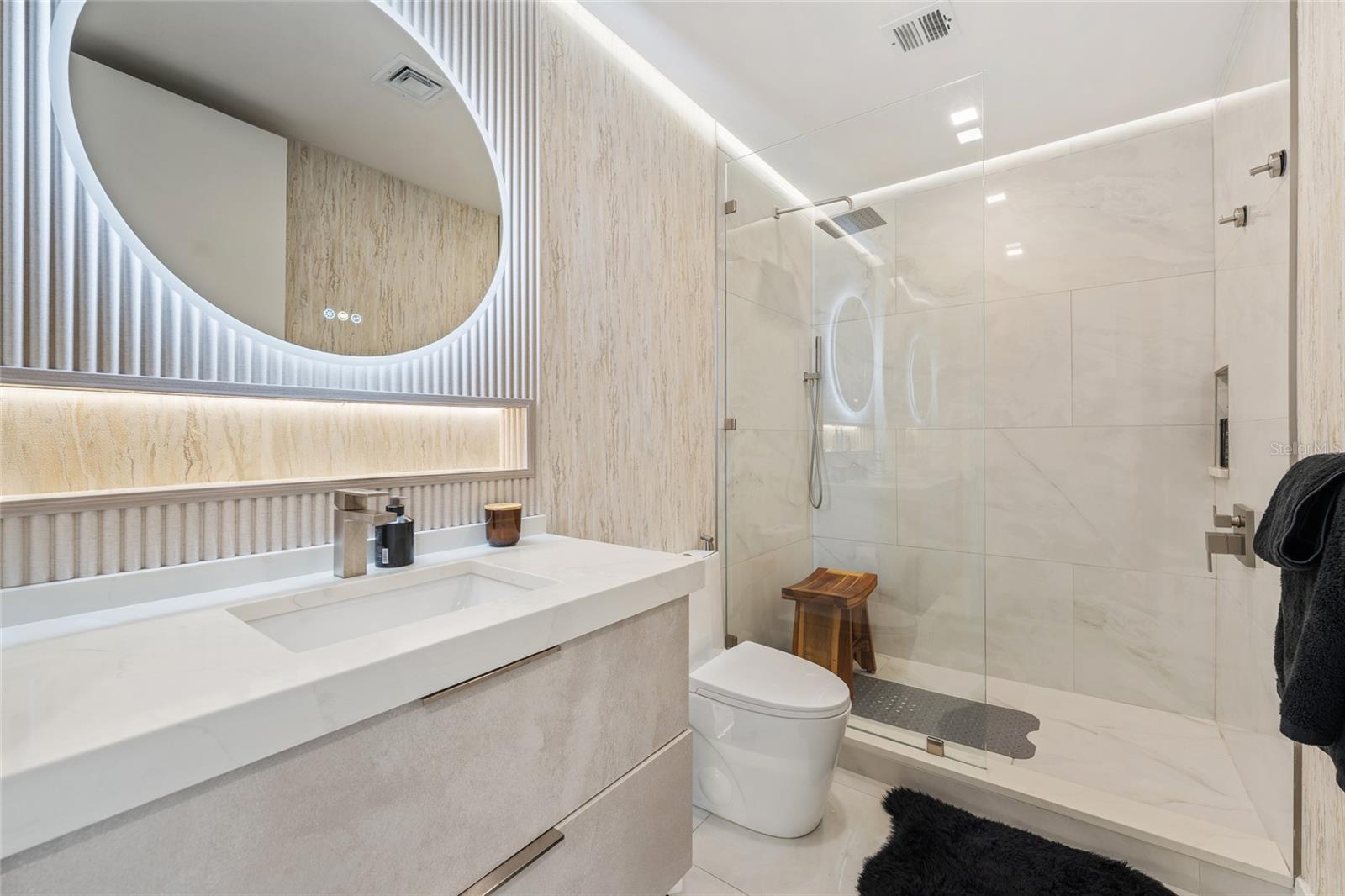 Image 6 of 16 For 150 Robinson Street 601