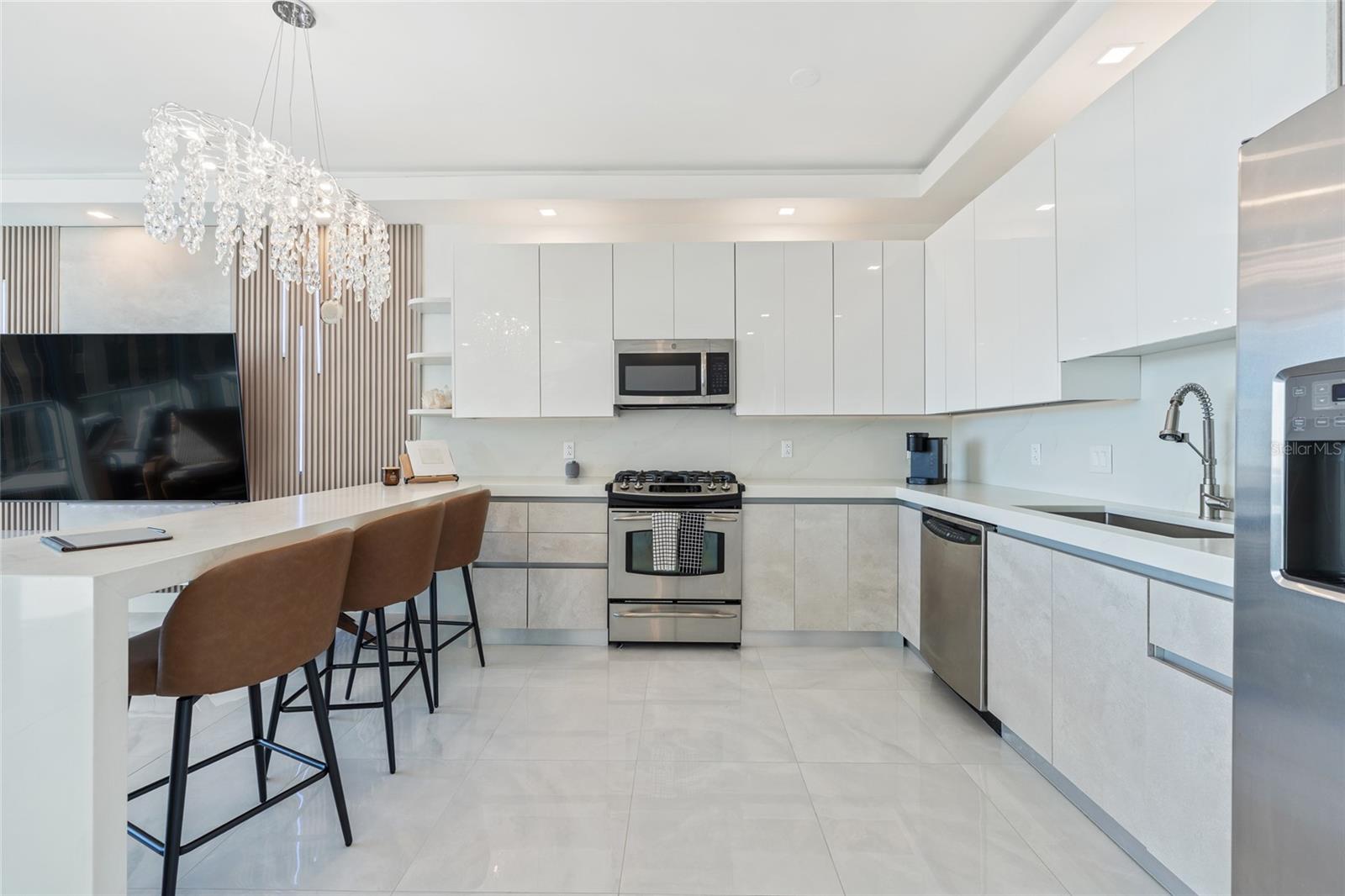 Image 7 of 16 For 150 Robinson Street 601