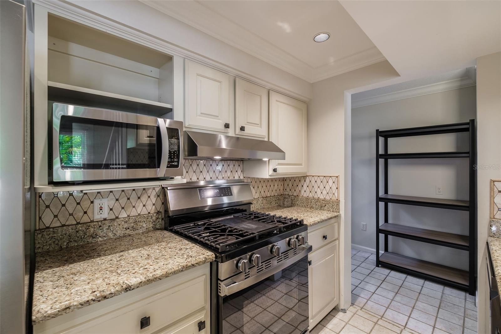 Image 10 of 39 For 122 Hyer Avenue