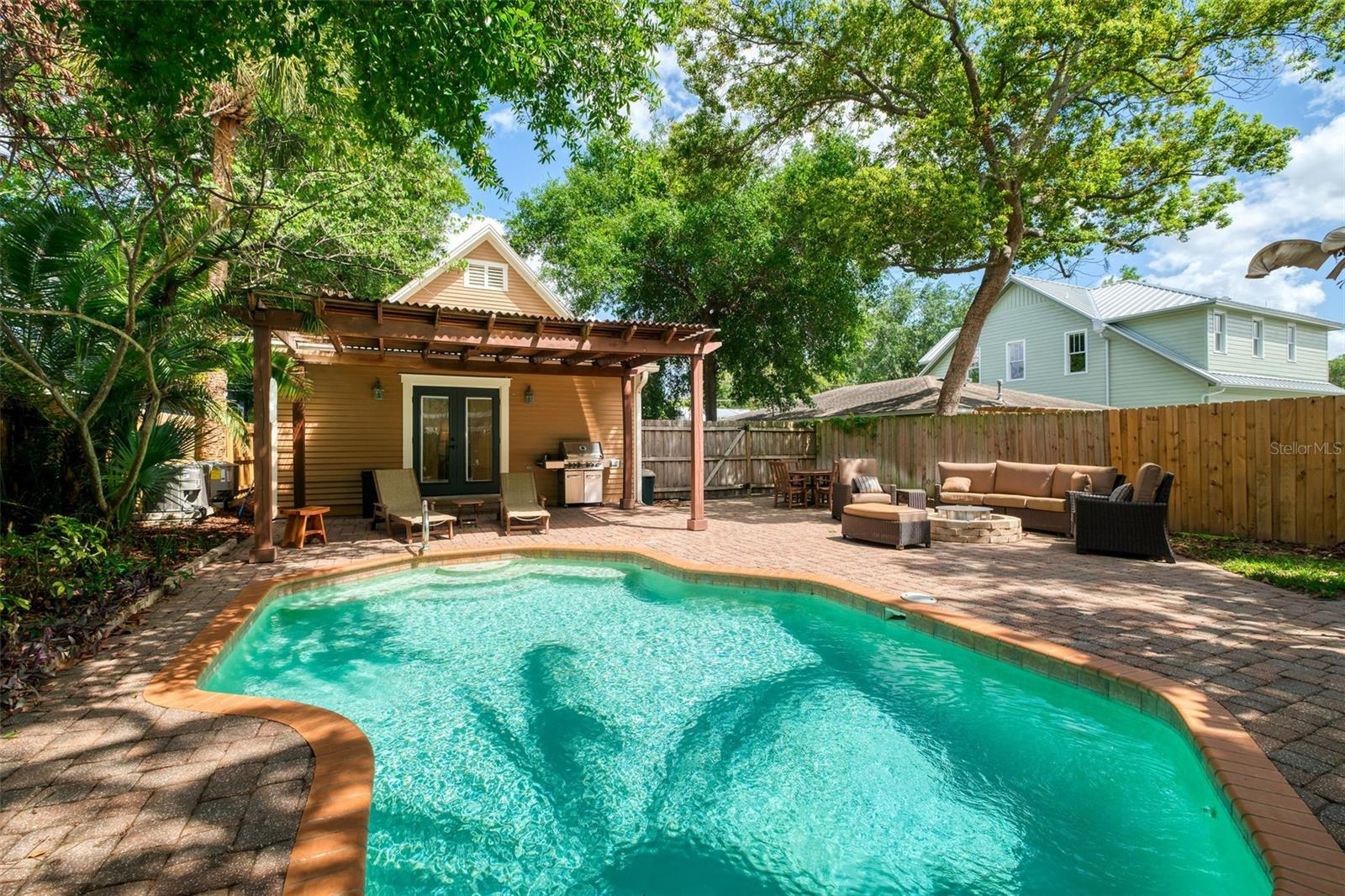 Image 18 of 39 For 122 Hyer Avenue