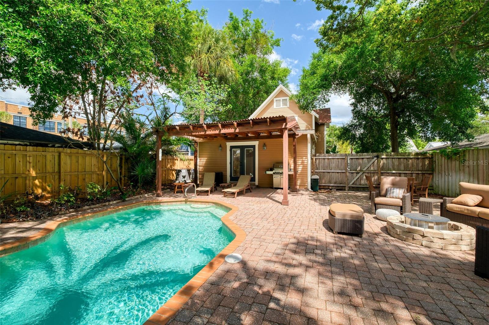 Image 19 of 39 For 122 Hyer Avenue