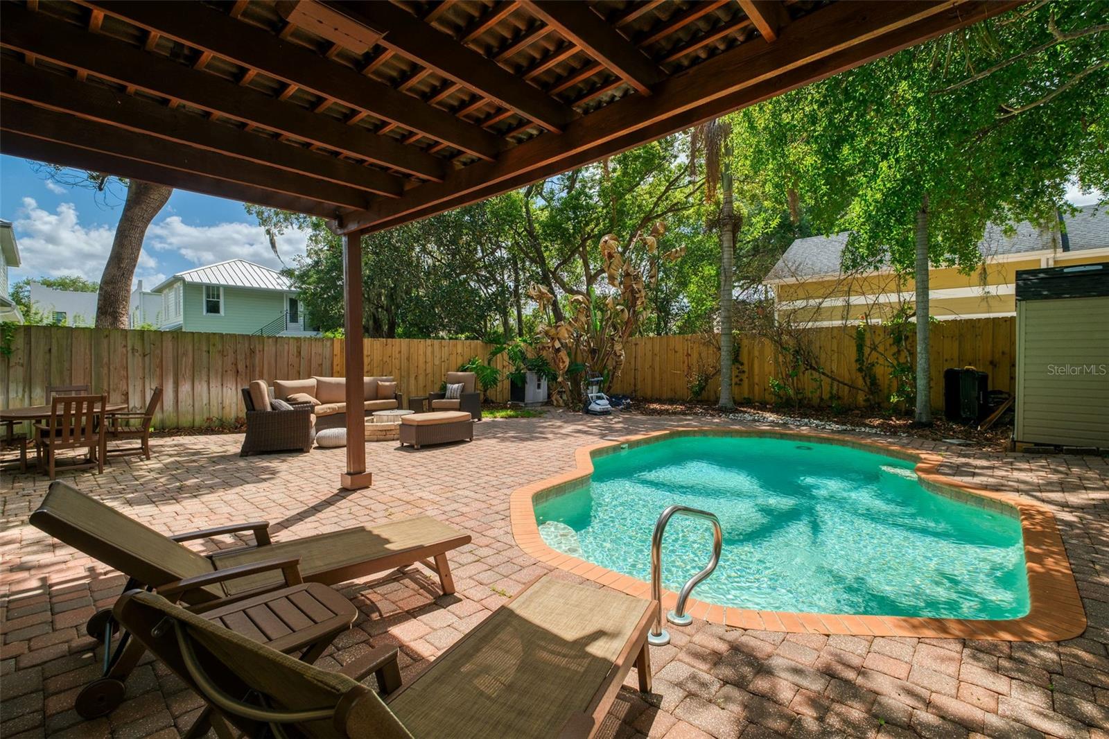 Image 20 of 39 For 122 Hyer Avenue