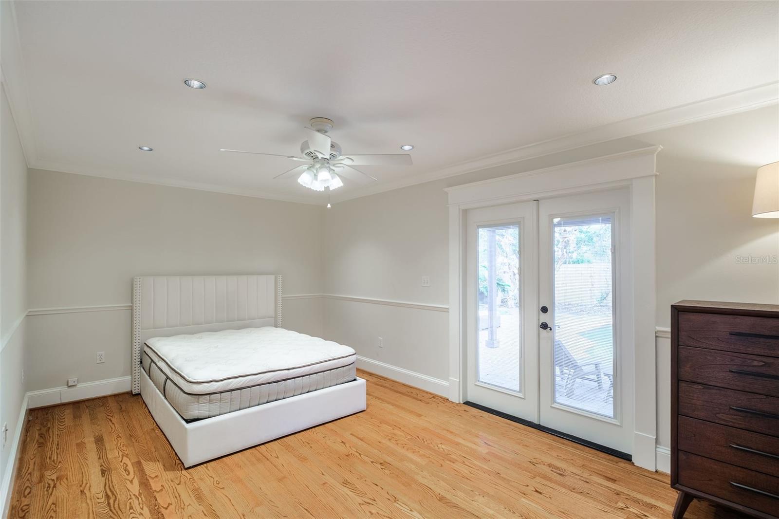 Image 22 of 39 For 122 Hyer Avenue