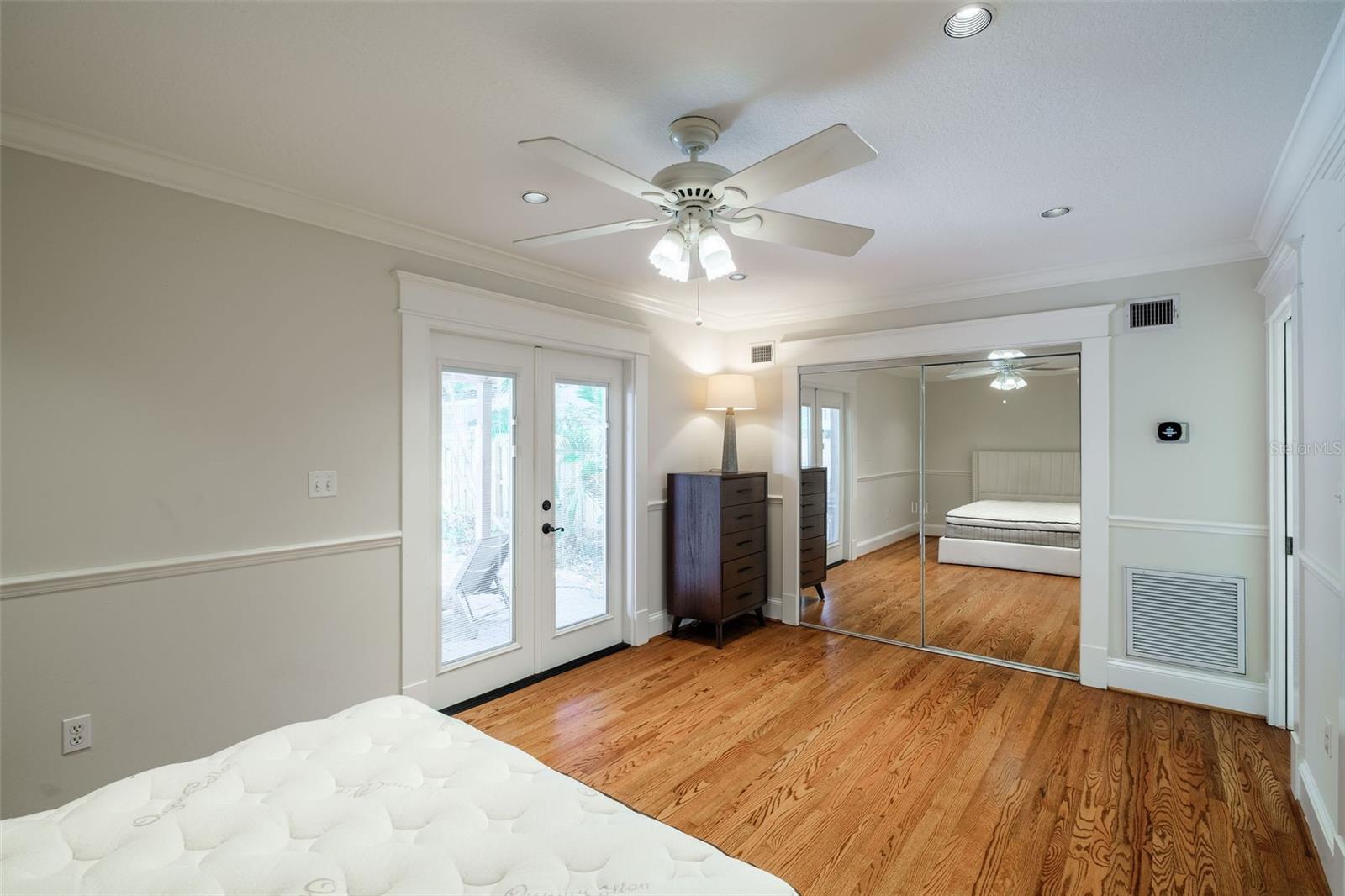 Image 23 of 39 For 122 Hyer Avenue